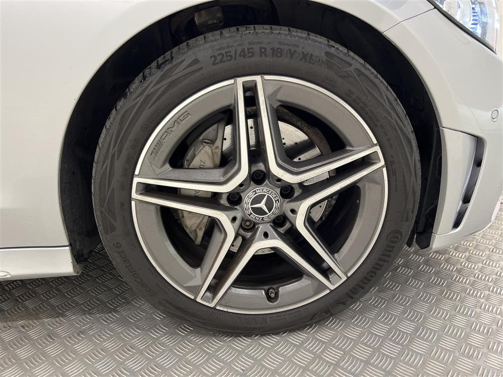 Mercedes-Benz C 220d 194hk AMG Cockpit B-Kamera Naviinteriör