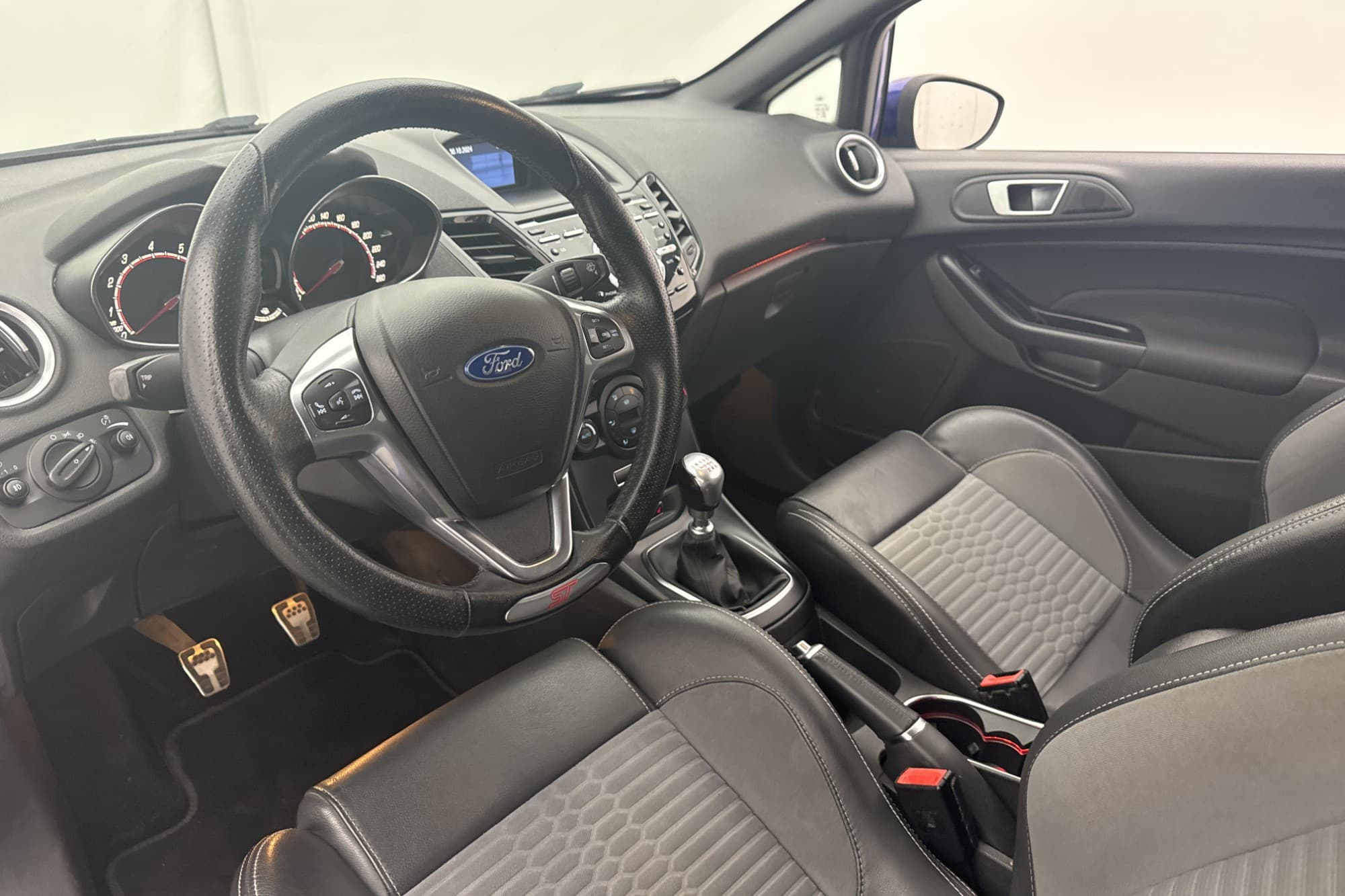 Ford Fiesta ST 3-dörrar 182hk ST-2 Recaro Halvskinn Nyservad