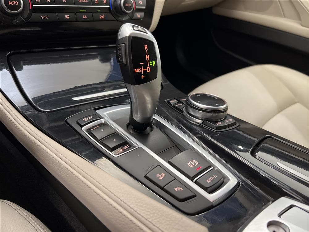 BMW 520d xDrive 184hk Luxury Line Navi Skinn Keylessinteriör