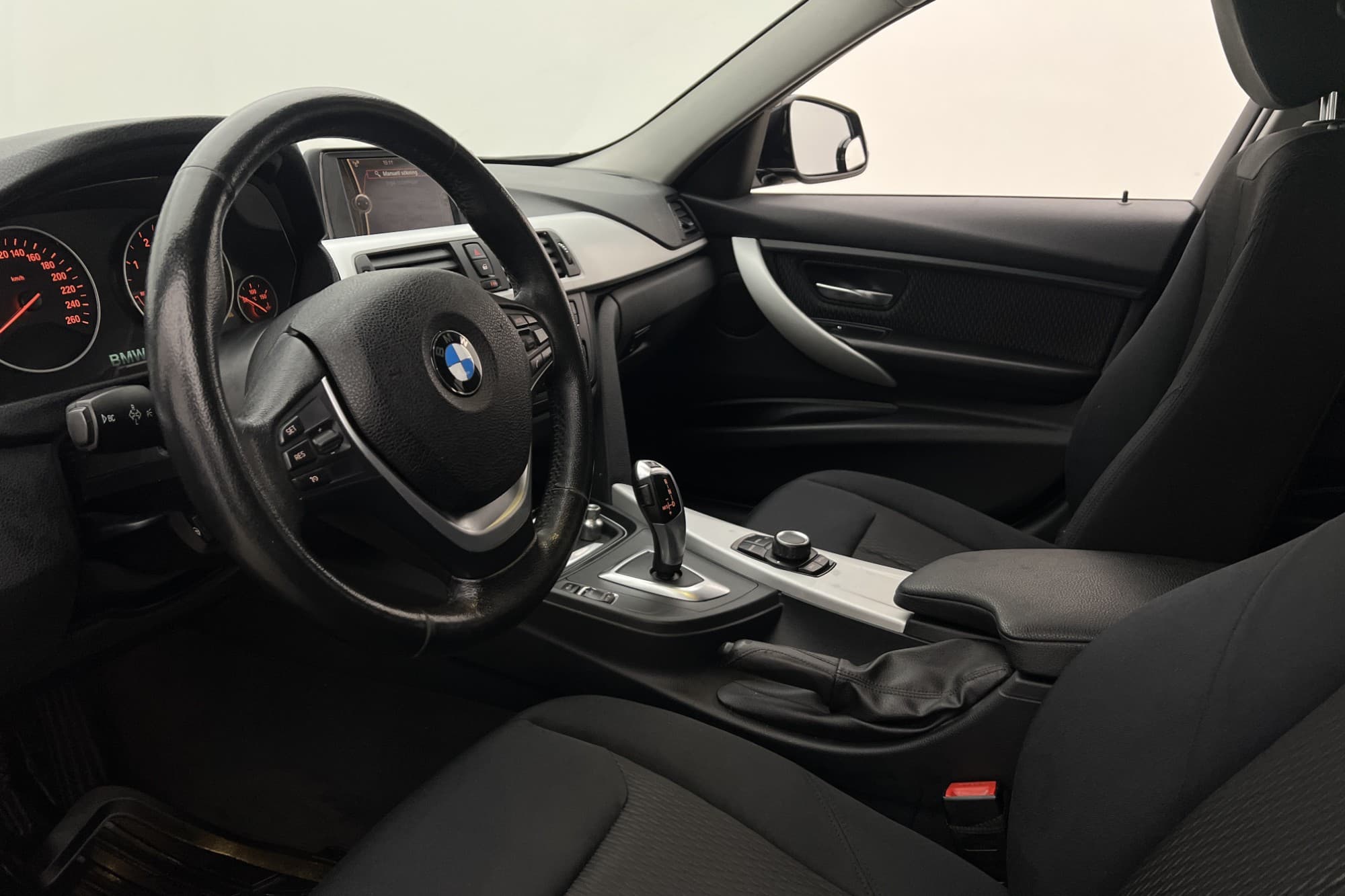 BMW 318 d Touring 143hk P-Sensorer Rattvärme