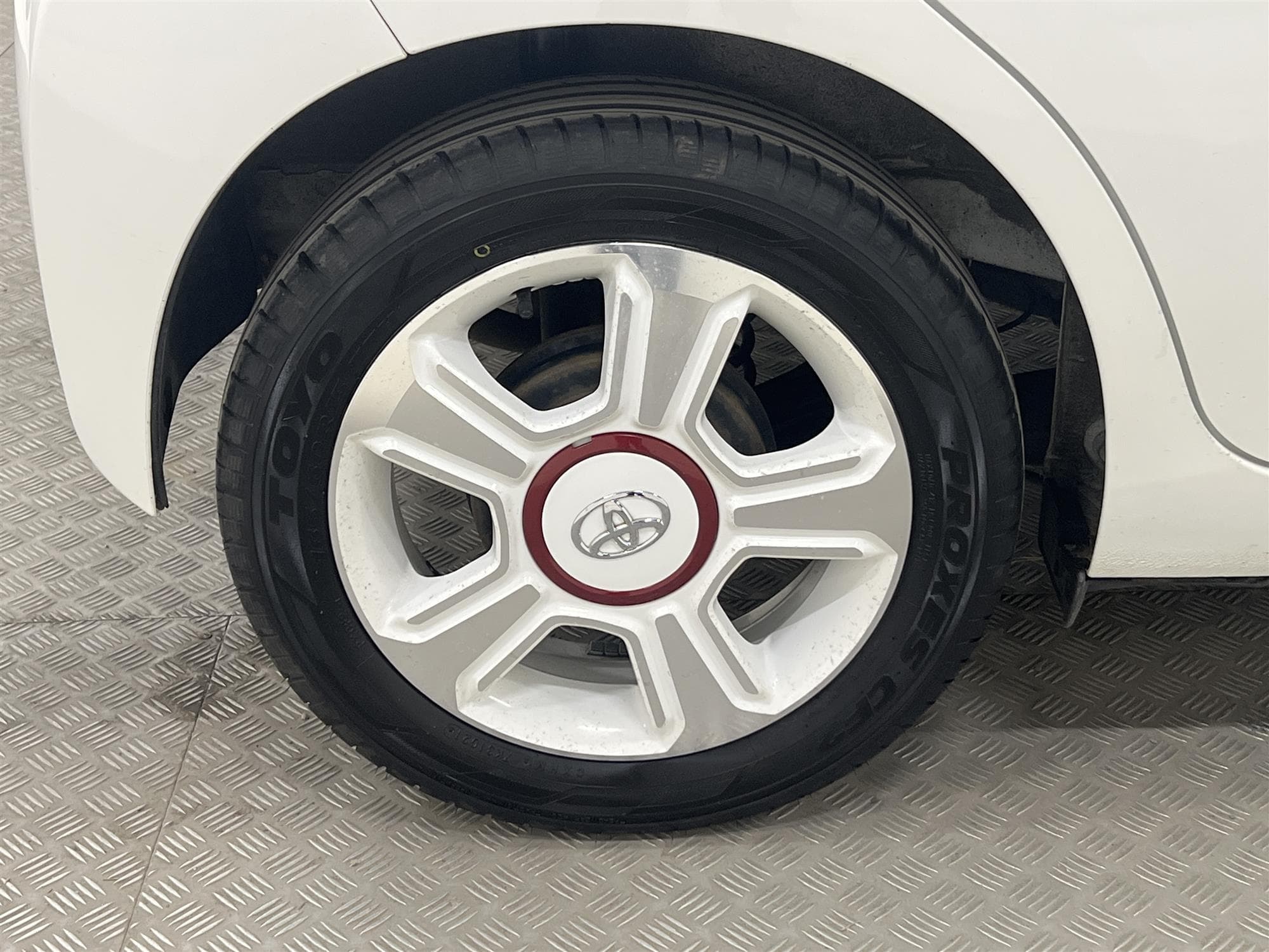 Toyota Aygo 1.0 VVT-i 69hk B-Kam 360kr Skatt 0,41L/mil