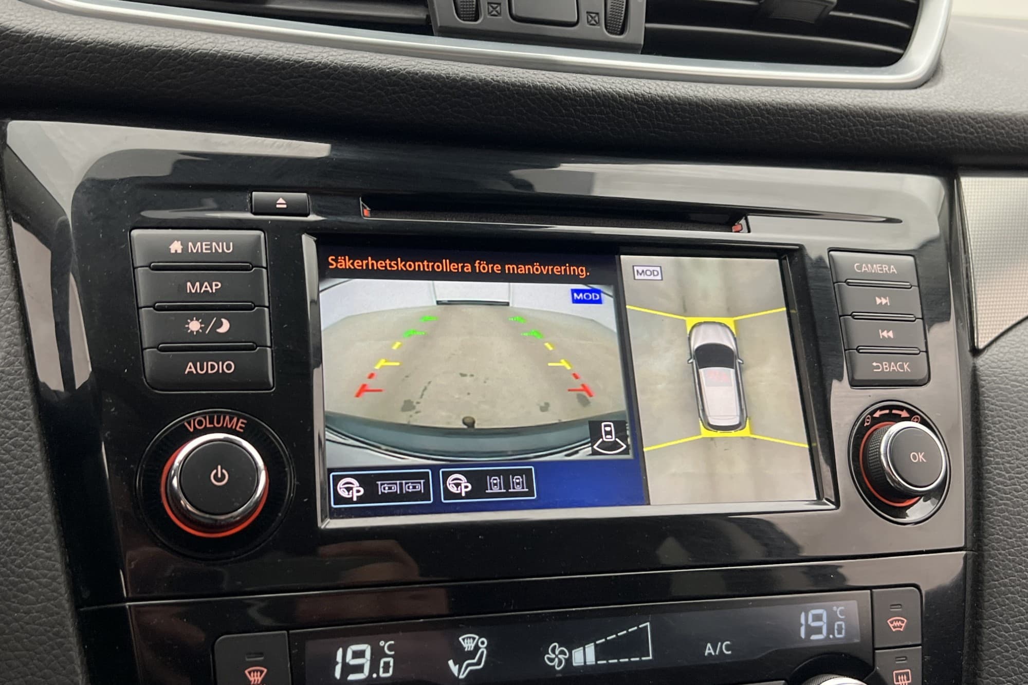 Nissan Qashqai 160hk Tekna 360° Navi Halvskinn Elstol Drag