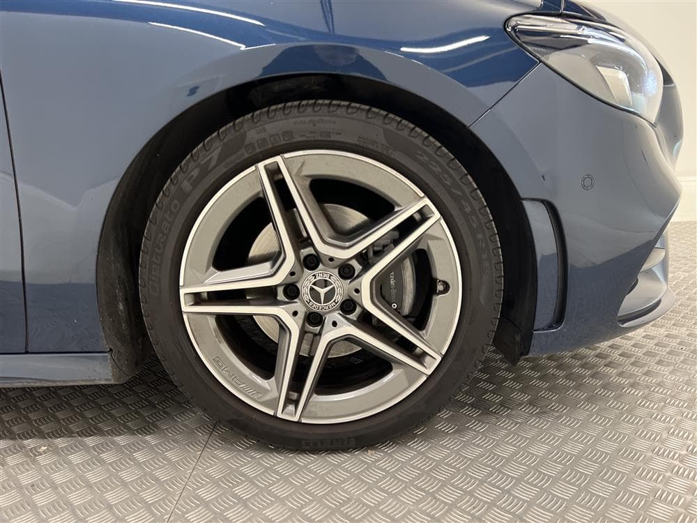 Mercedes-Benz B 200 AMG Panorama Kamera Dragkrok Naviinteriör