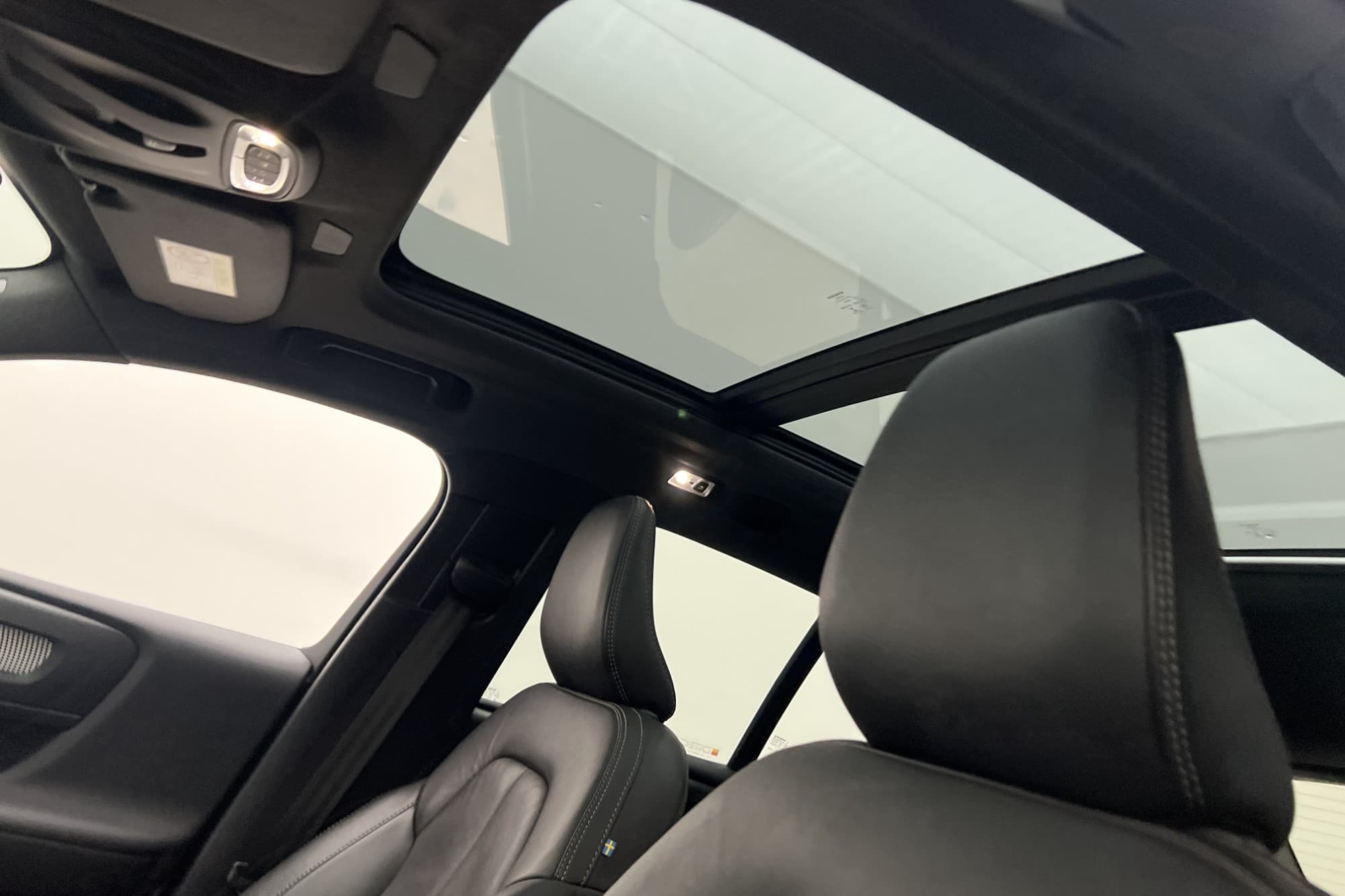 Volvo XC40 B5 AWD 250hk R-Design VOC Panorama Drag H/K Skinn