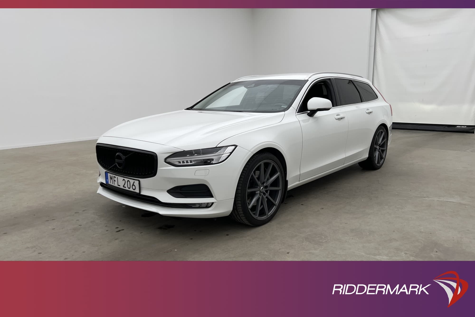 Volvo V90 D4