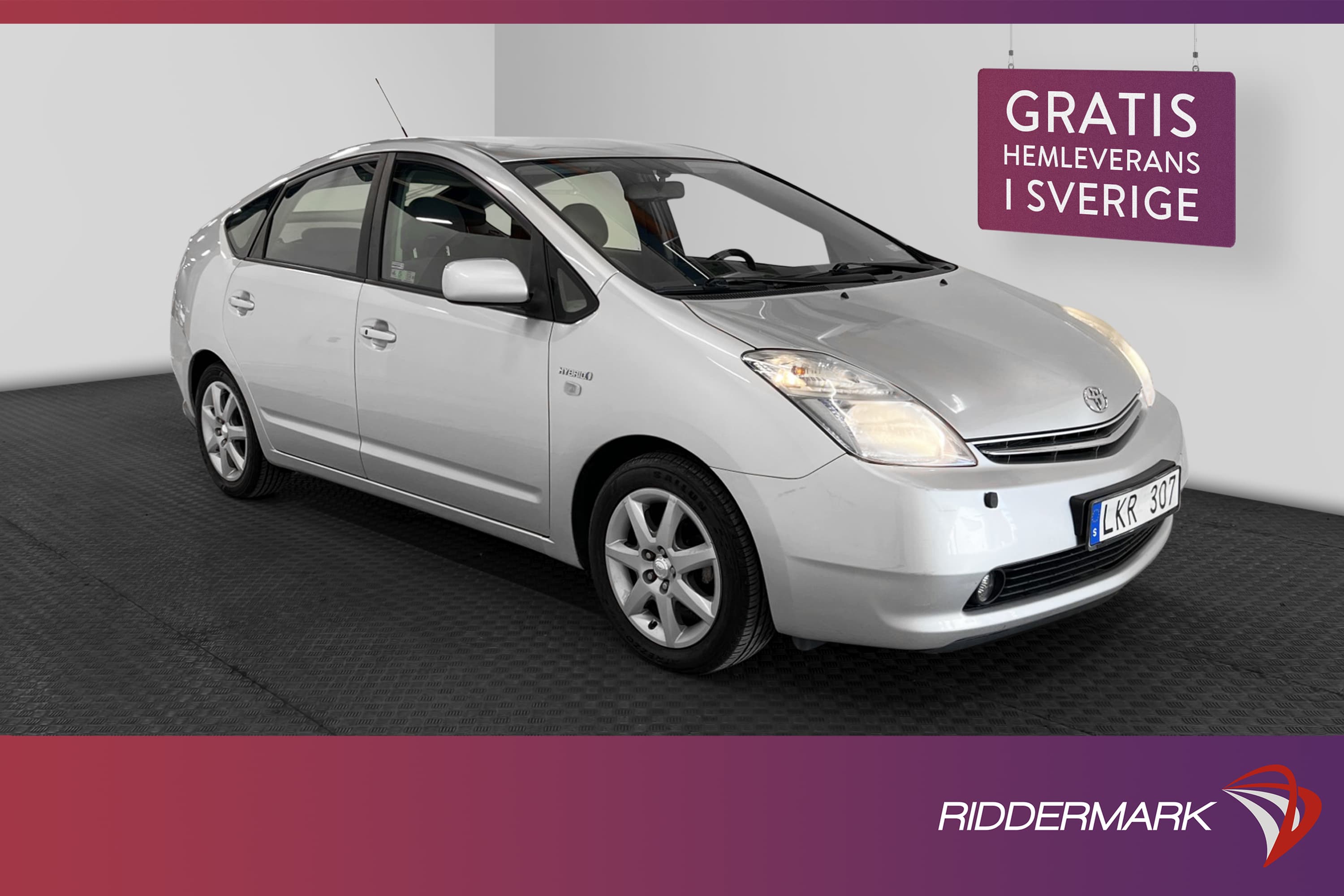 Toyota Prius 1.5 VVT-i 112hk JBL Värmare Sensorer Välservad