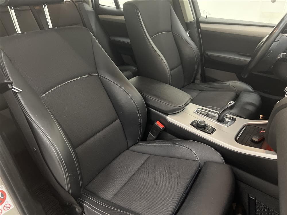 BMW X3 xDrive20d 190hk Drag Sportstolar Halvskinninteriör