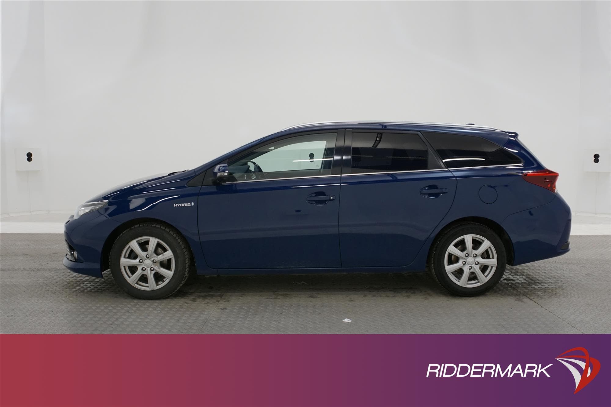 Toyota Auris Touring Hybrid e-CVT 136hk