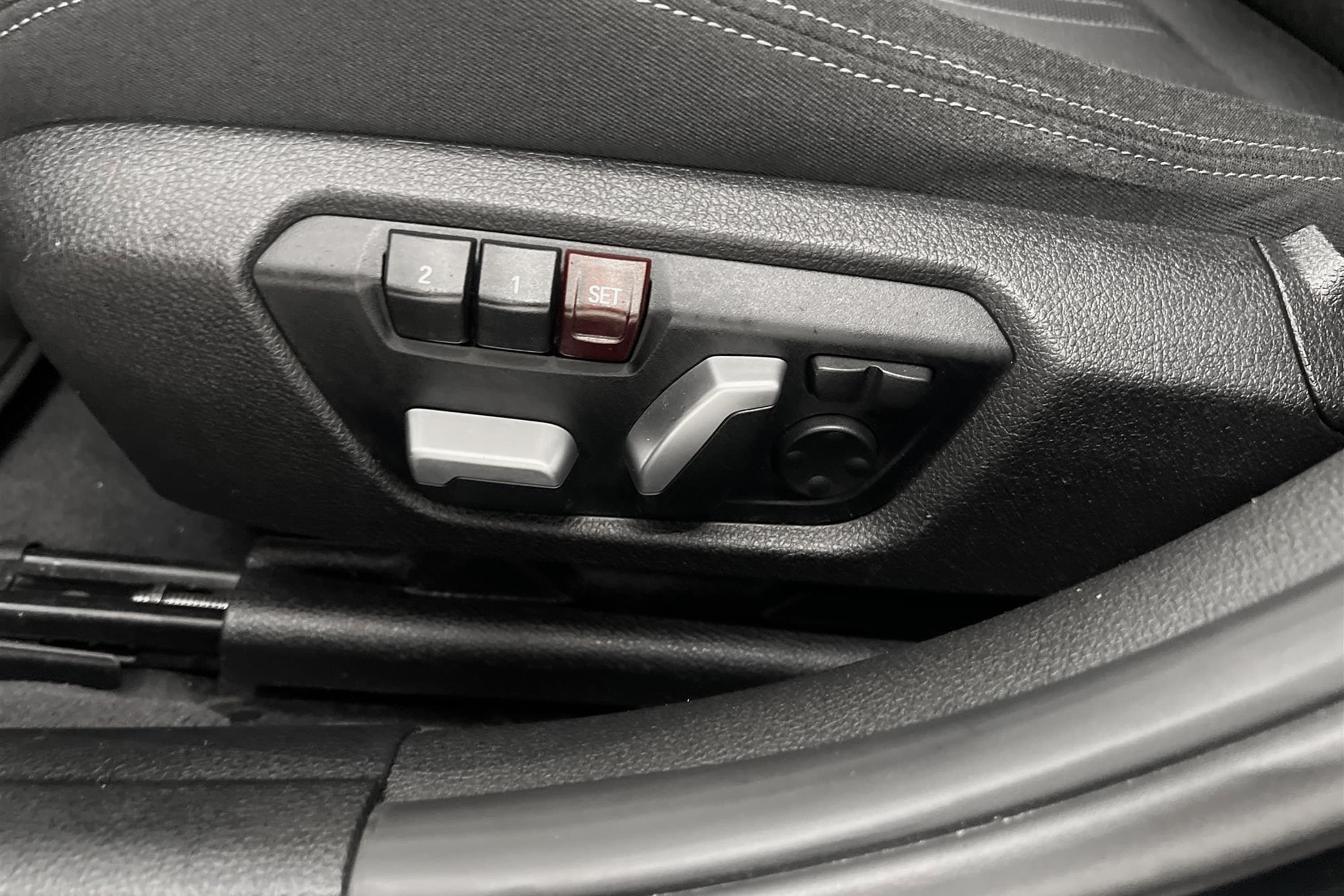 BMW 318d 150hk Sport line Cockpit Drag Navi Elstol Med Minne