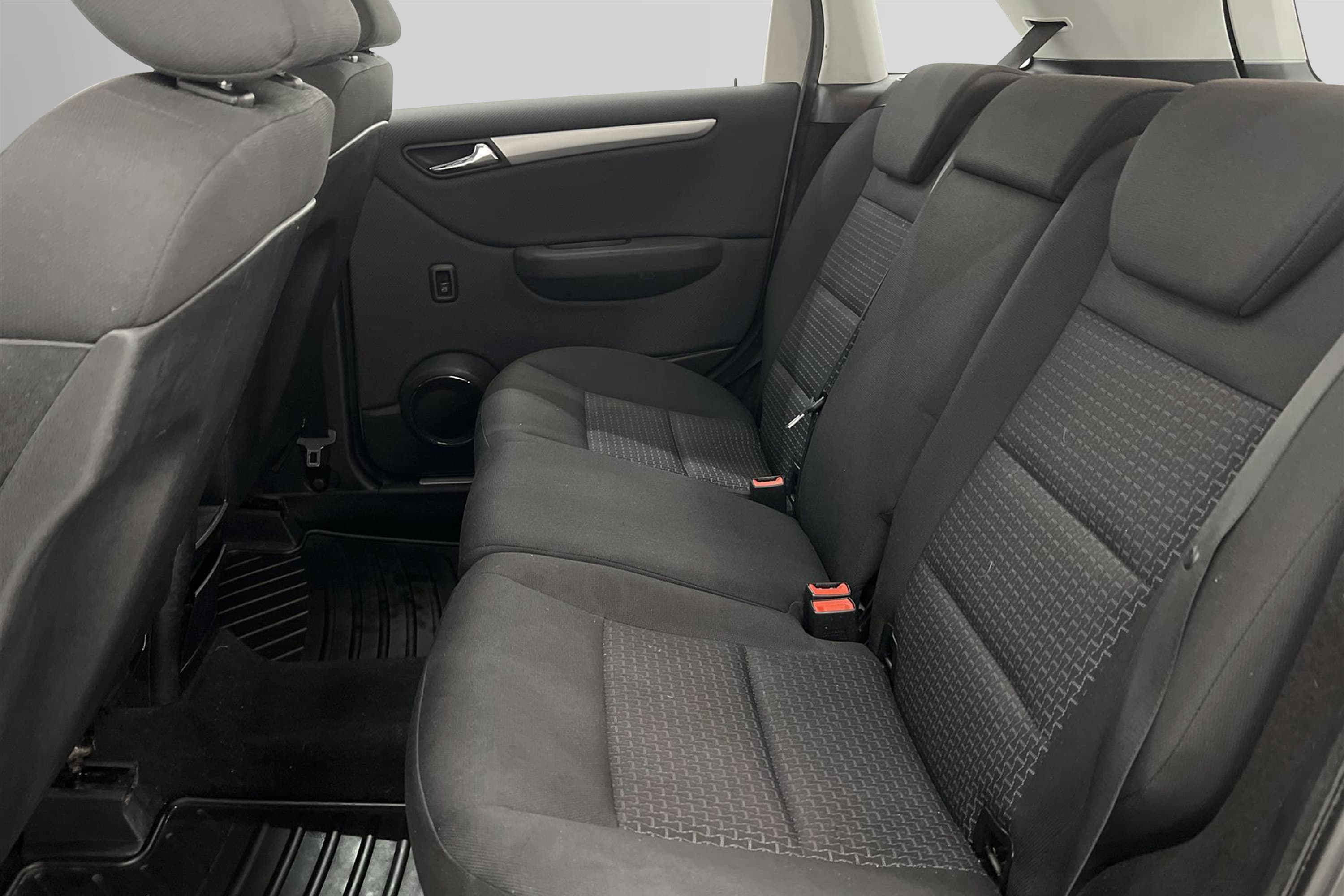 Mercedes-Benz B 180 116hk M&K-Värmare Dragkrok PDC Nyservad