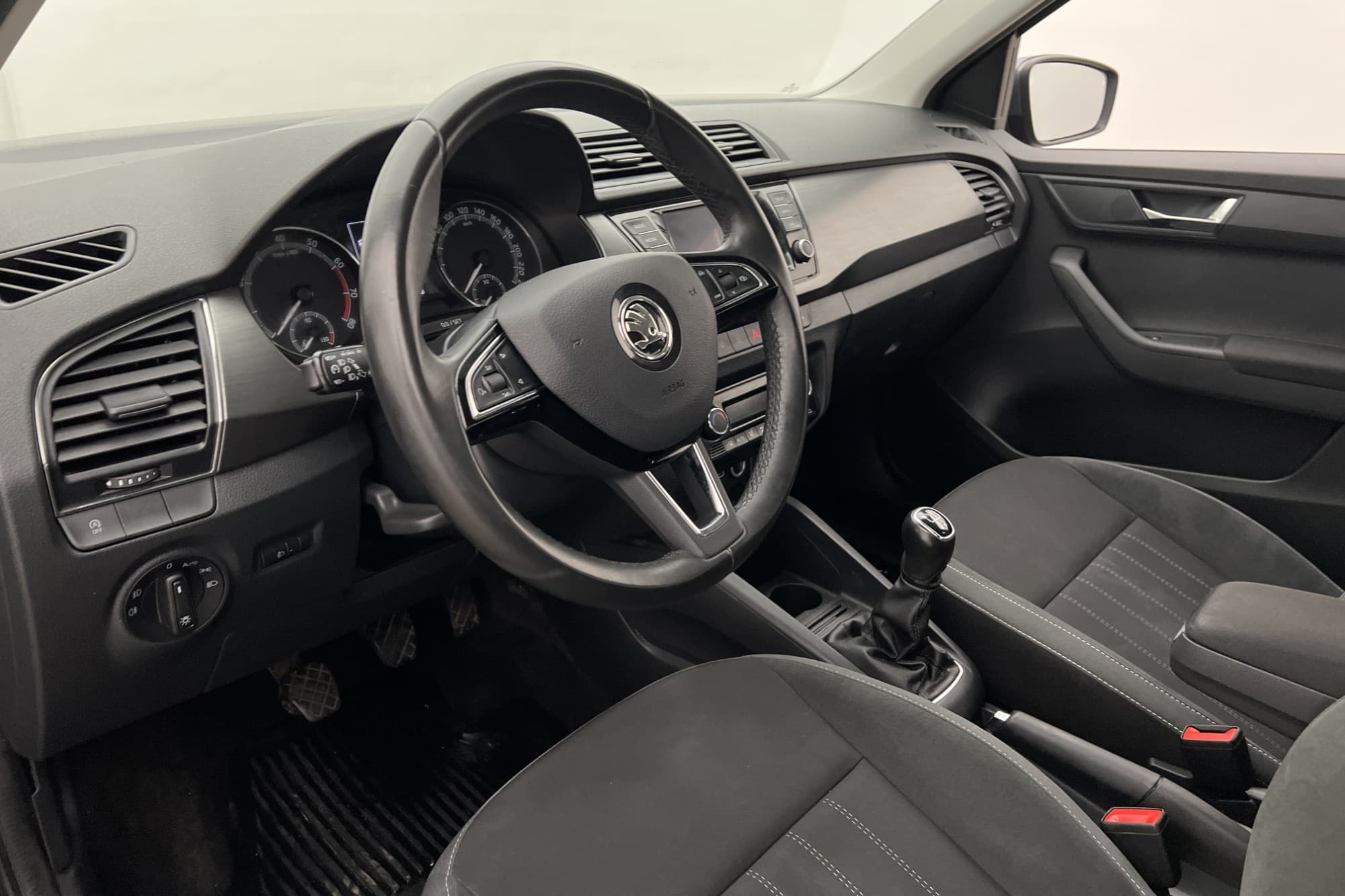 Skoda Fabia 95hk Style CarPlay Sensorer Farthållare Keyless