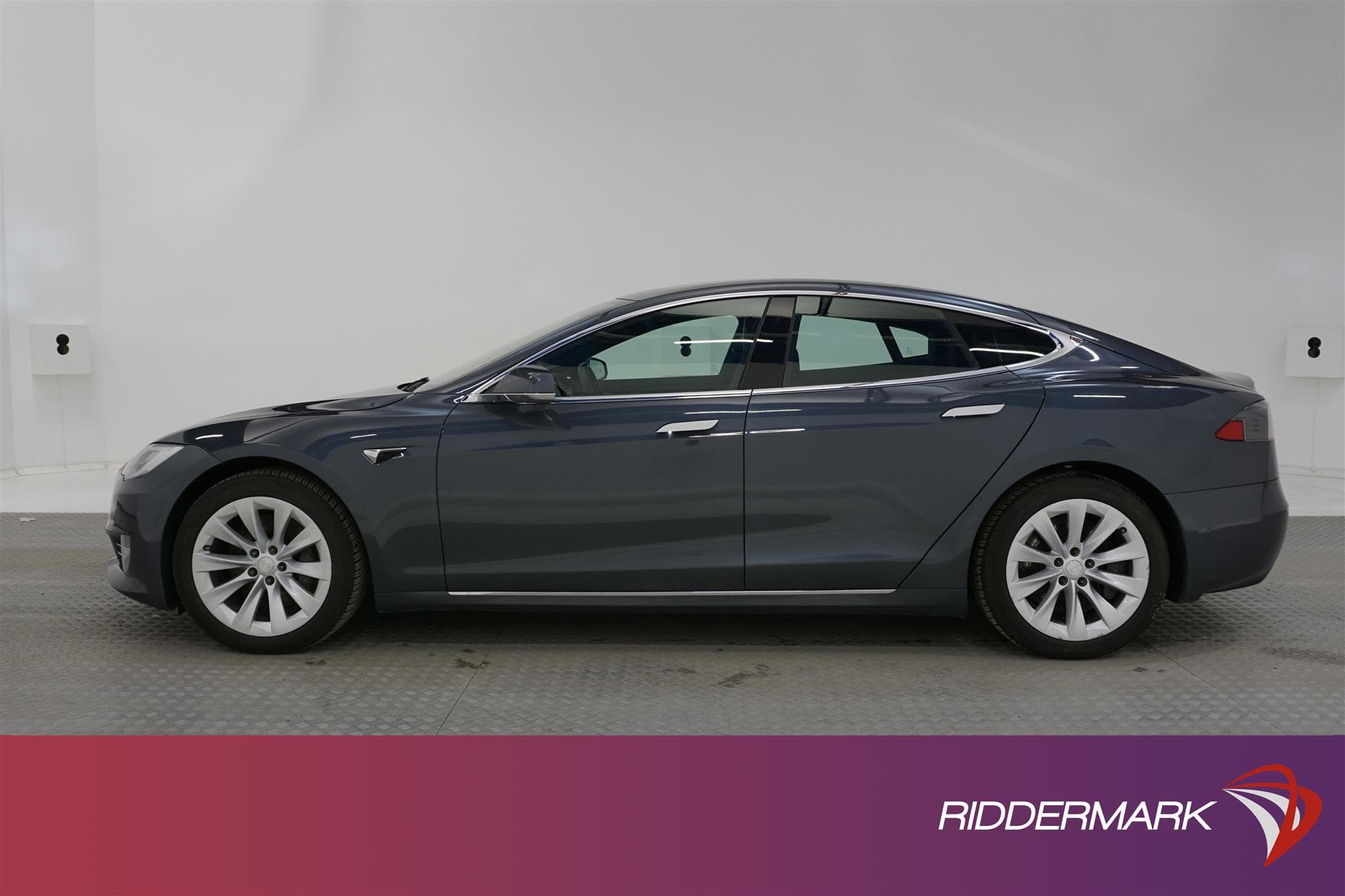Tesla Model S Long Range AWD 423hk Svensksåld MOMS