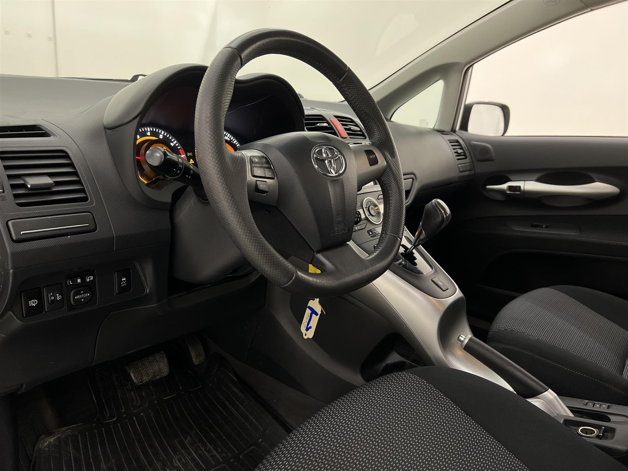 Toyota Auris 1.6 132hk  M-Värmare Navigator B-Kamera 