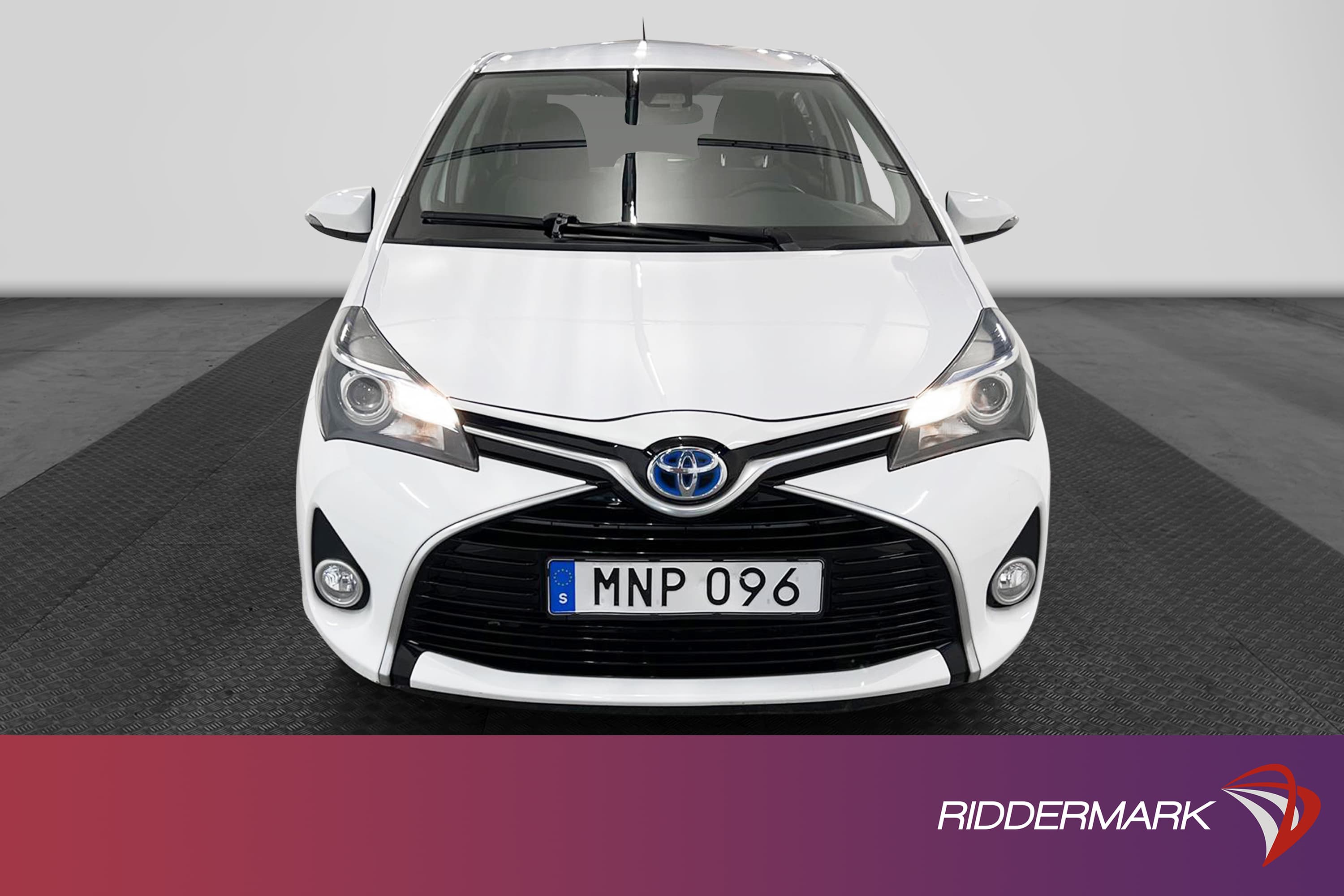 Toyota Yaris Hybrid e-CVT 101hk B-Kam 360kr Skatt 0,33L/mil