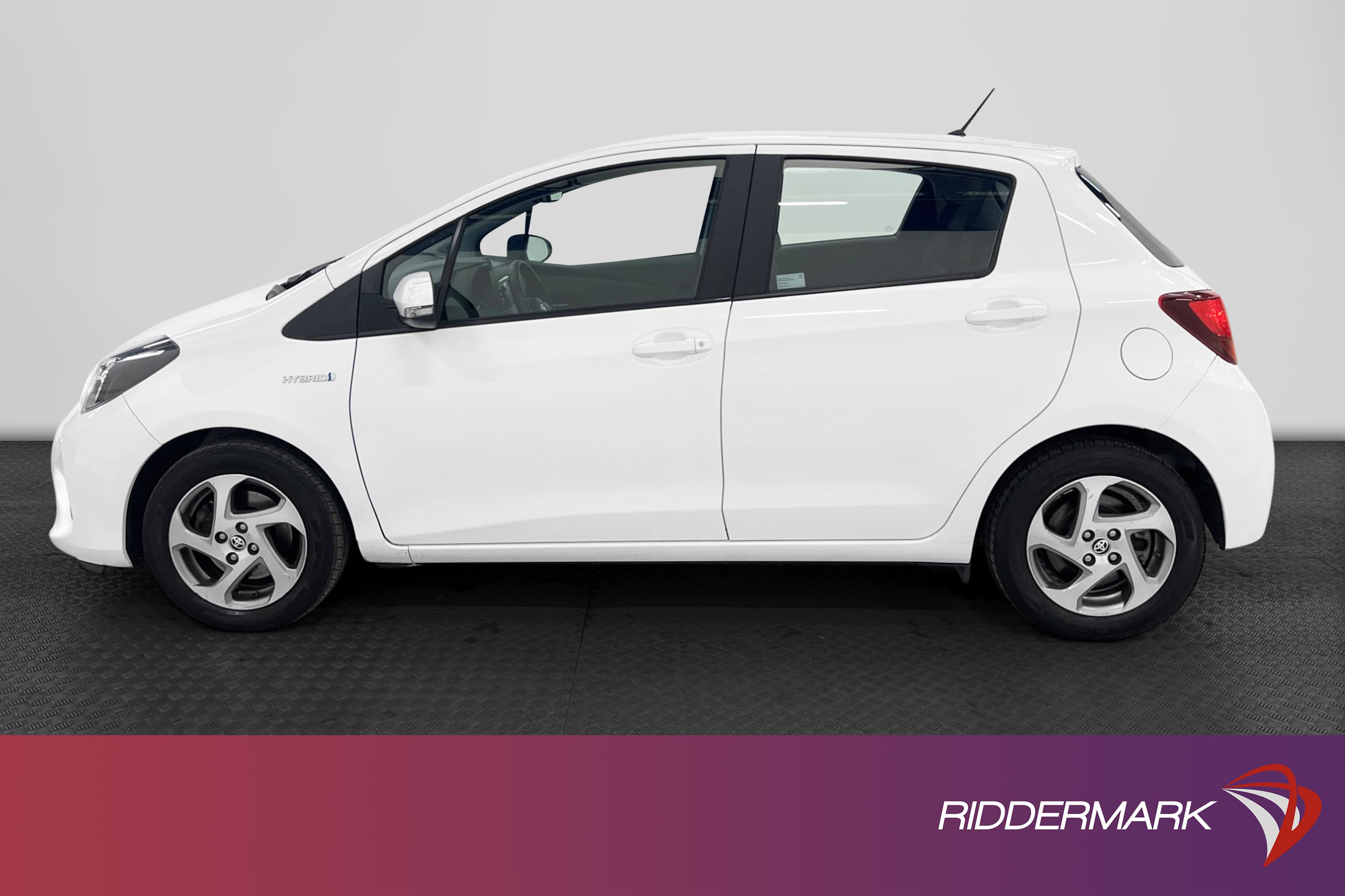 Toyota Yaris Hybrid e-CVT 101hk B-Kam
