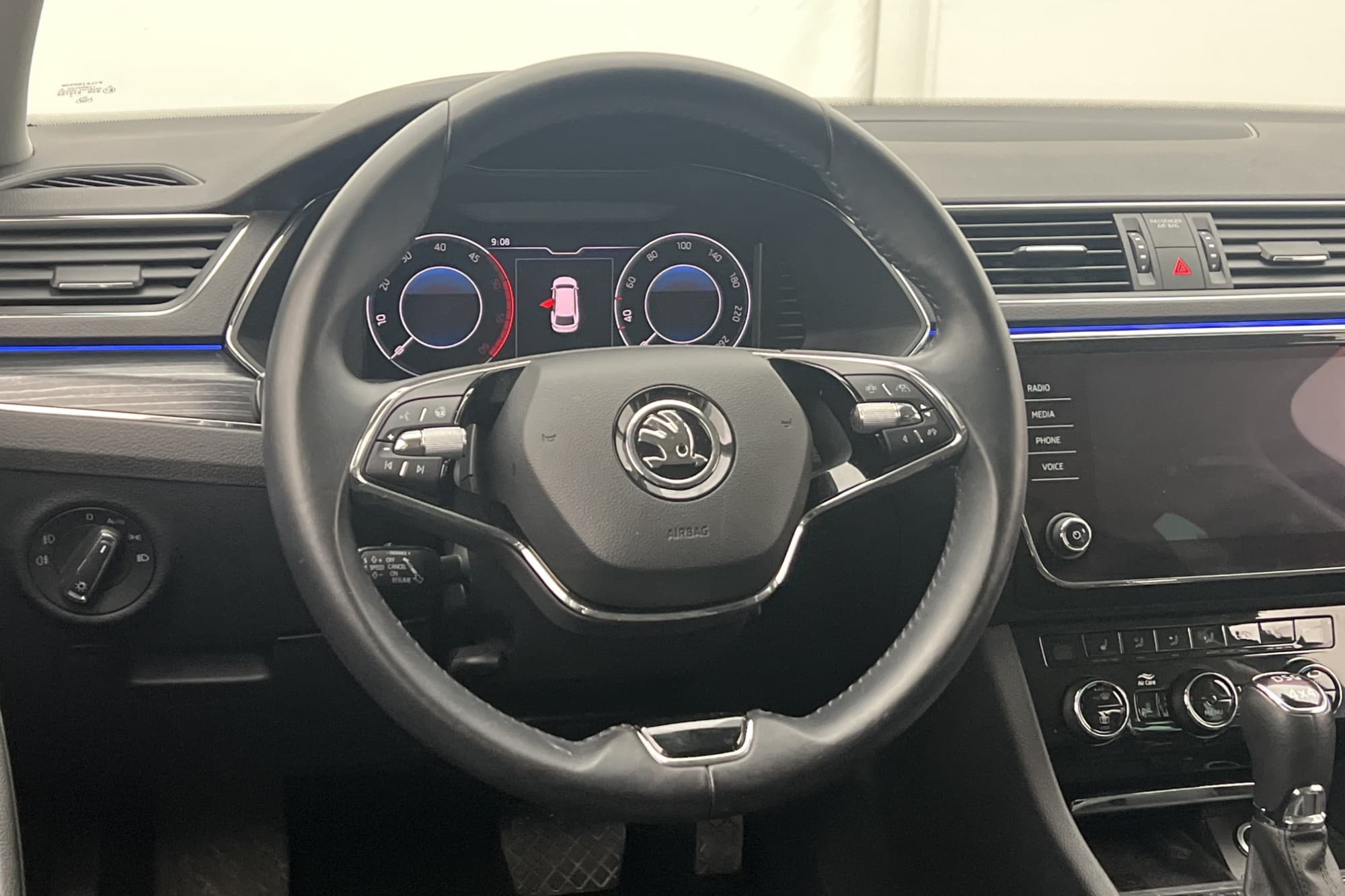 Skoda Superb 4x4 200hk Business Värm Canton Cockpit Drag