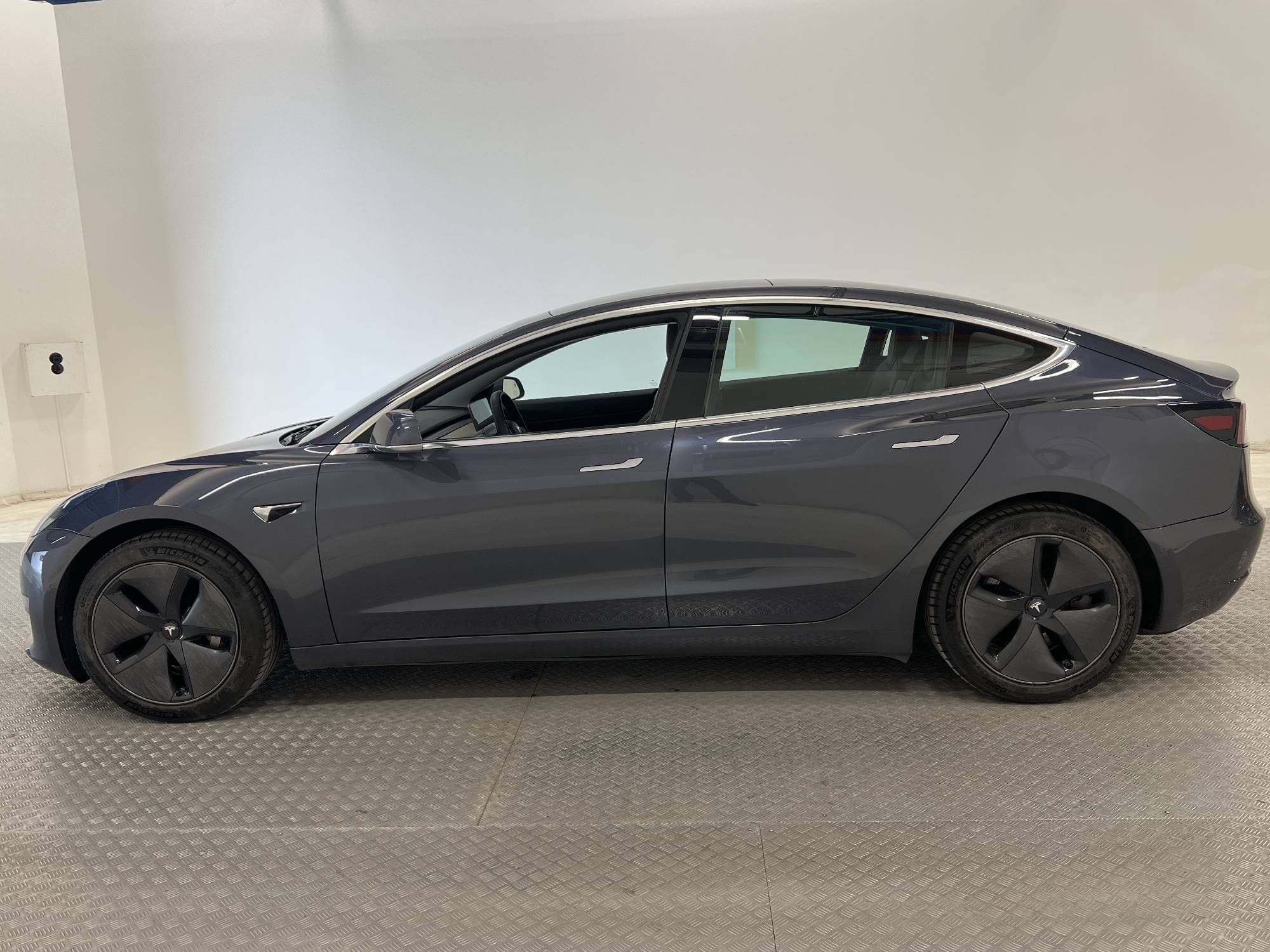 Tesla Model 3 Standard Range Plus 258hk Kamera Pano MOMS