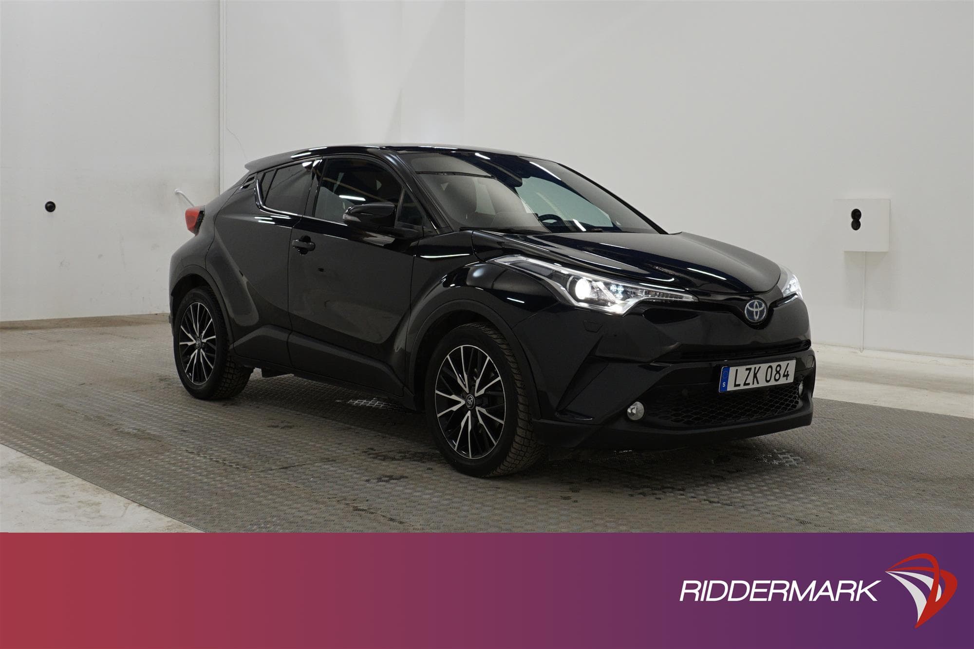 Toyota C-HR Hybrid 122hk JBL B-Kamera Svart Innertak Keyless