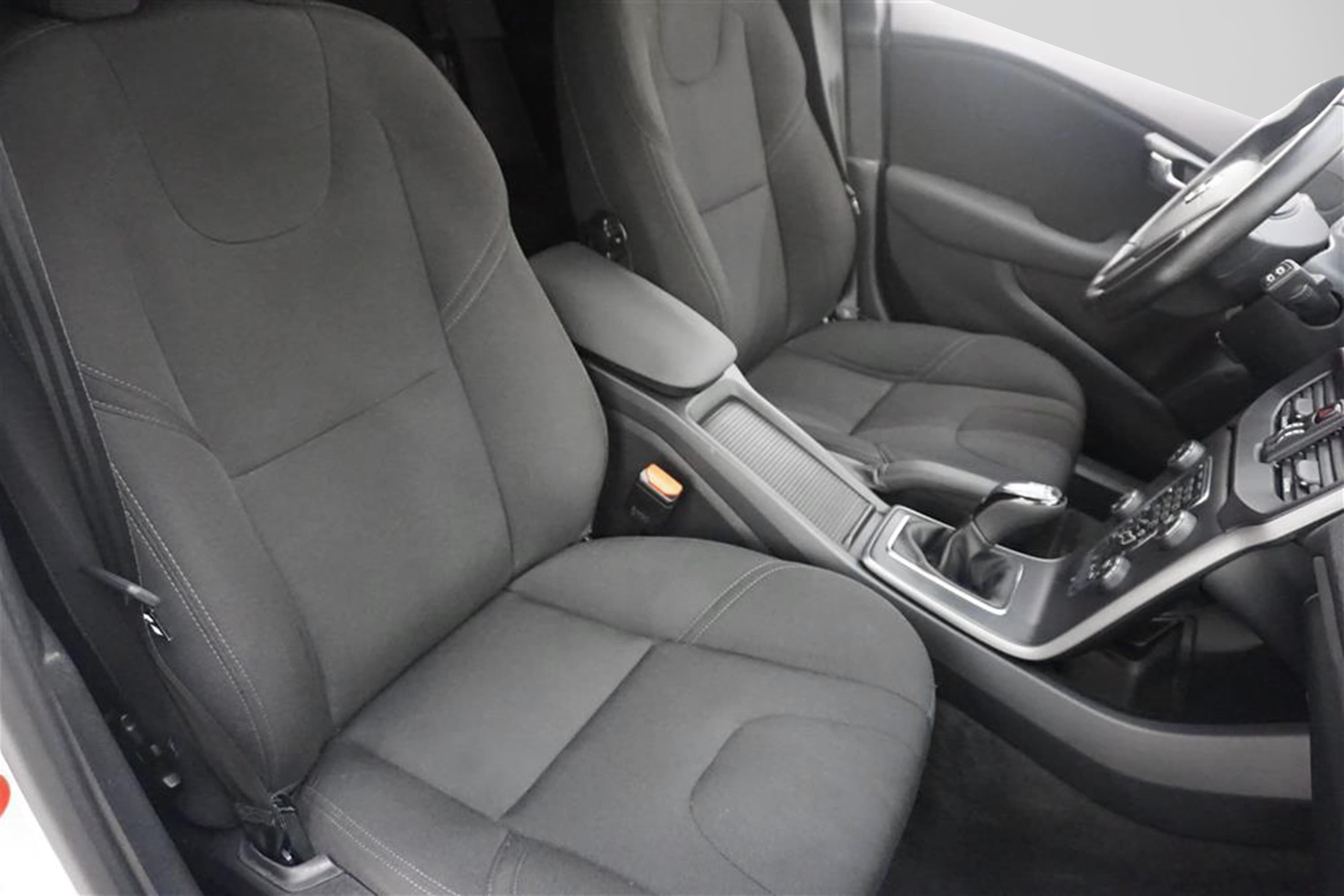 Volvo V40 T3 152hk  Voc Drag B-Värm Adaptiv Lane Assist PDC interiör