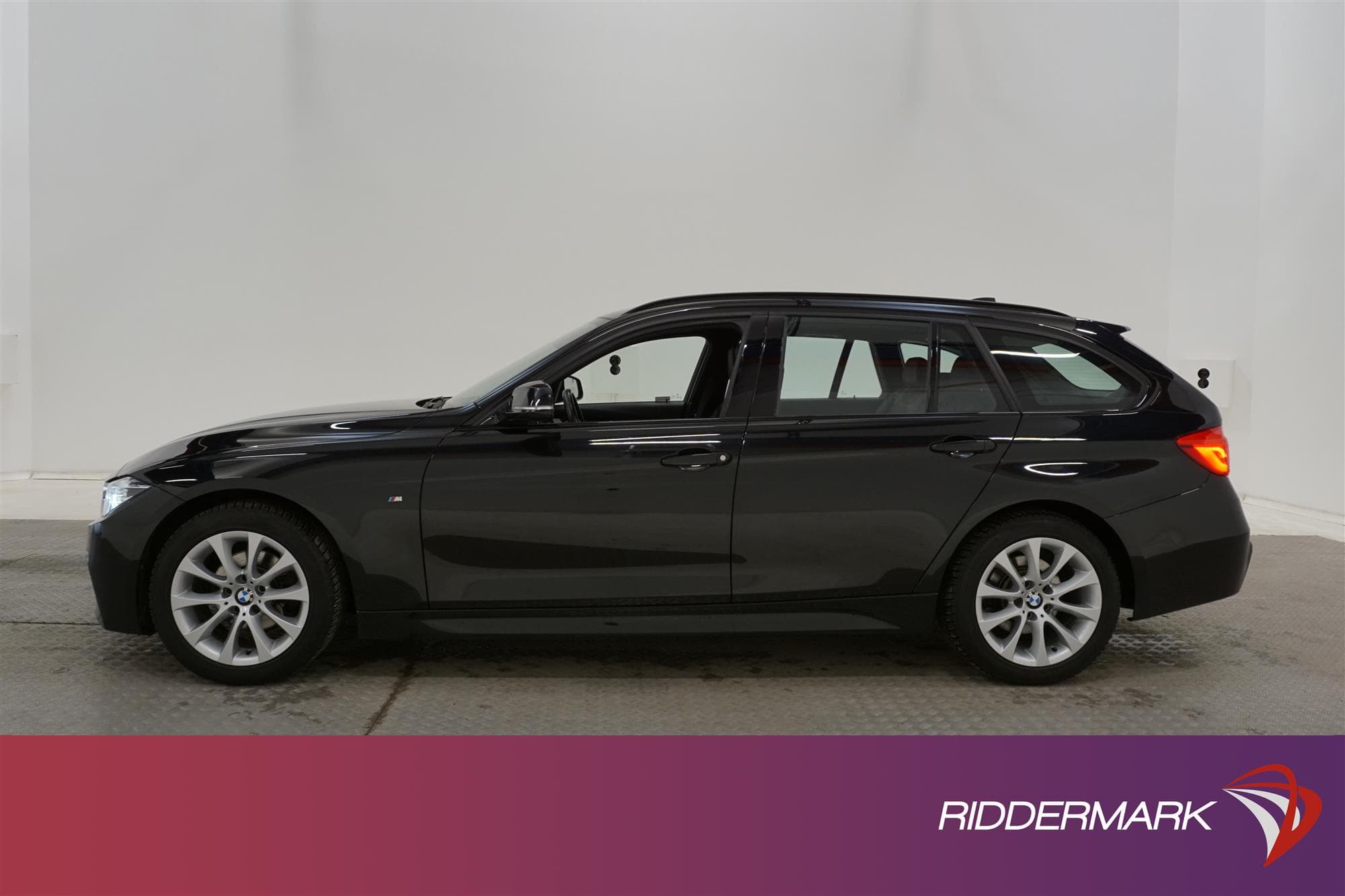 BMW 320i xDrive M Sport  Drag Skinn Navigation 1 Brukare
