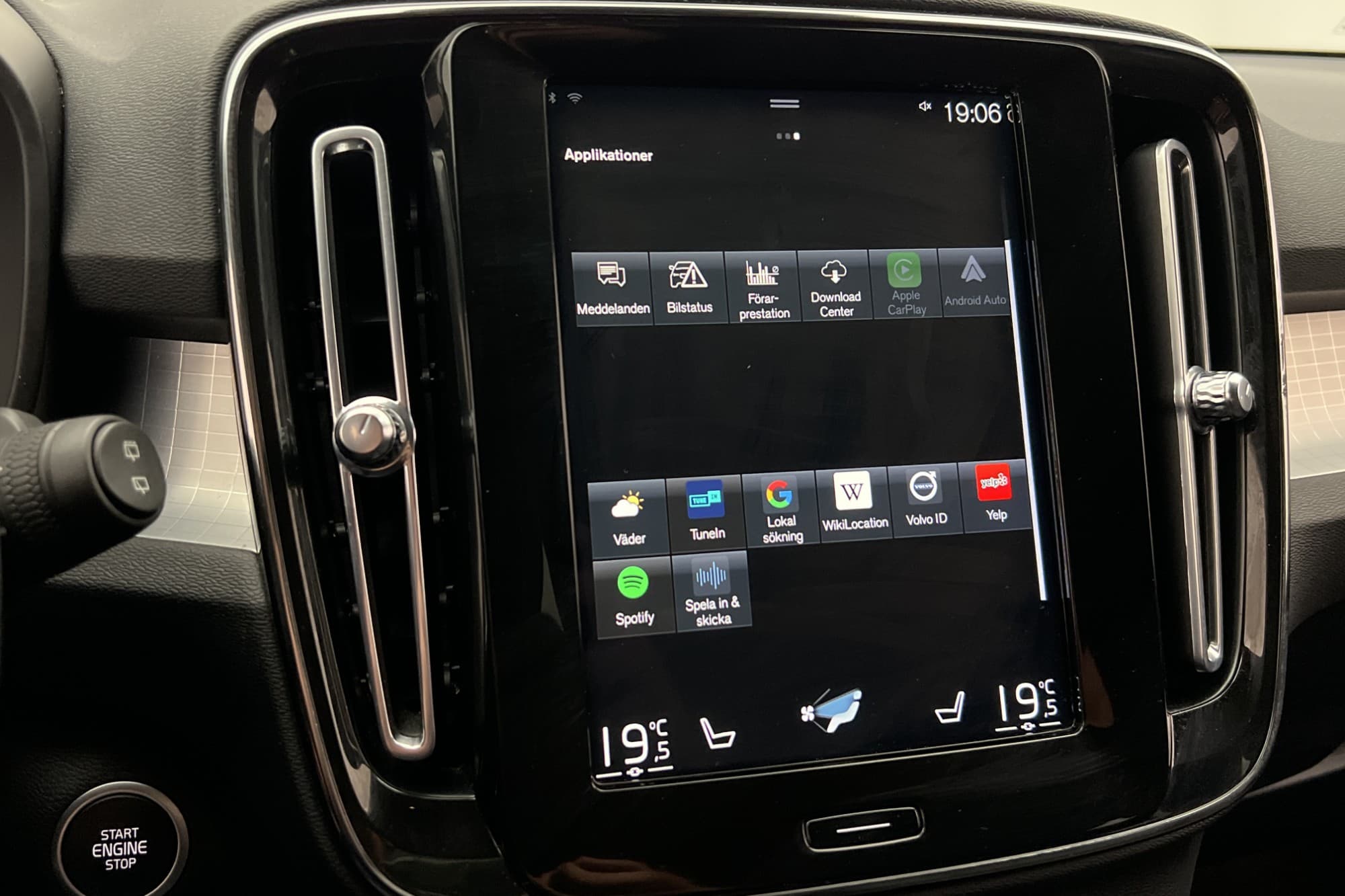 Volvo XC40 Momentum VOC Värmare Navi B-Kamera Carplay