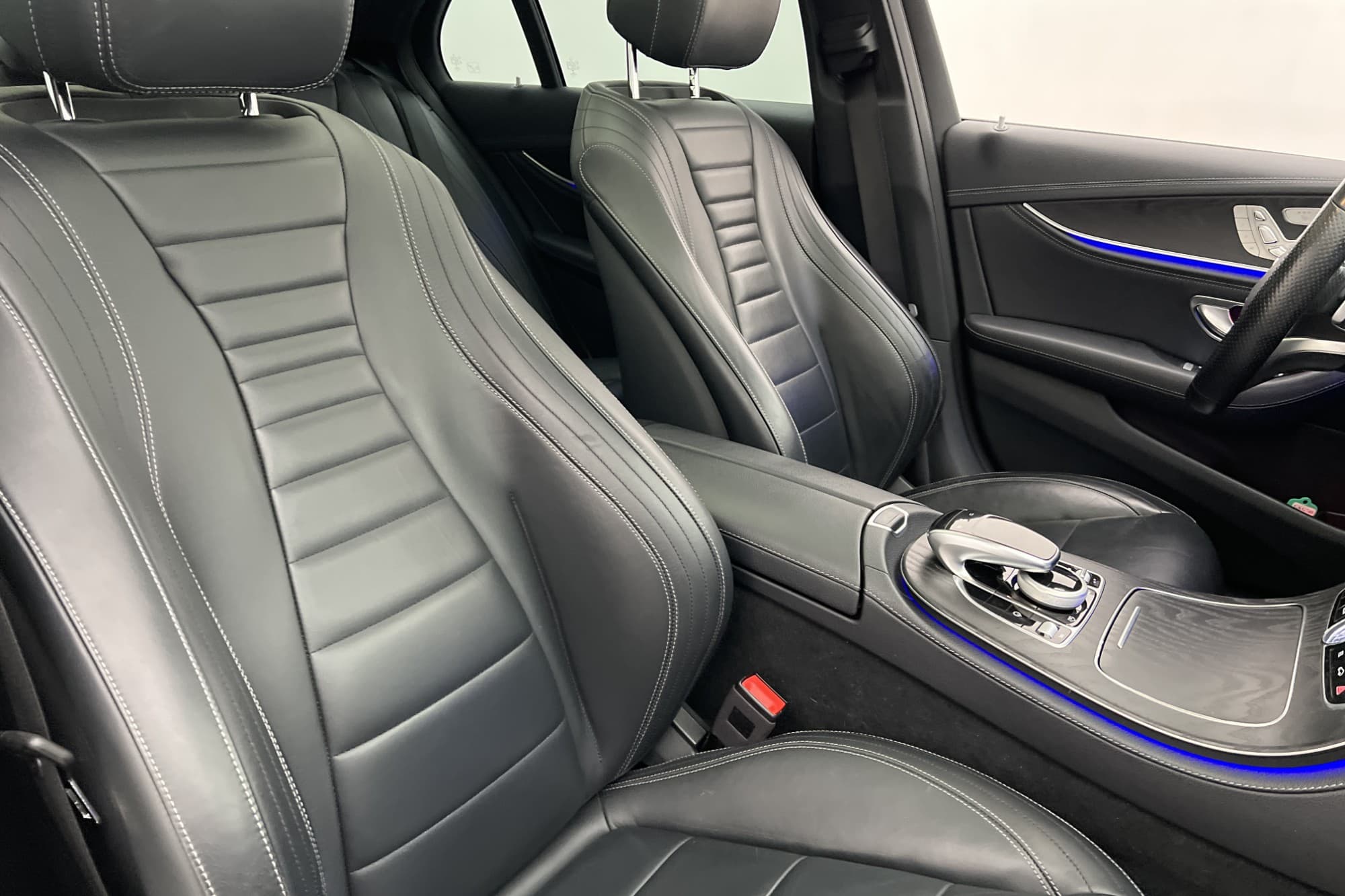 Mercedes-Benz E 220 4MATIC AMG Värmare Burm Pano Drag 360°