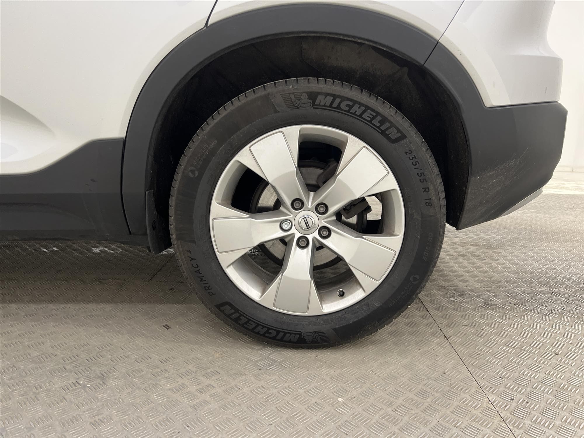 Volvo XC40 D3 150hk Momentum VOC Värmare Kamera Skinn Naviinteriör