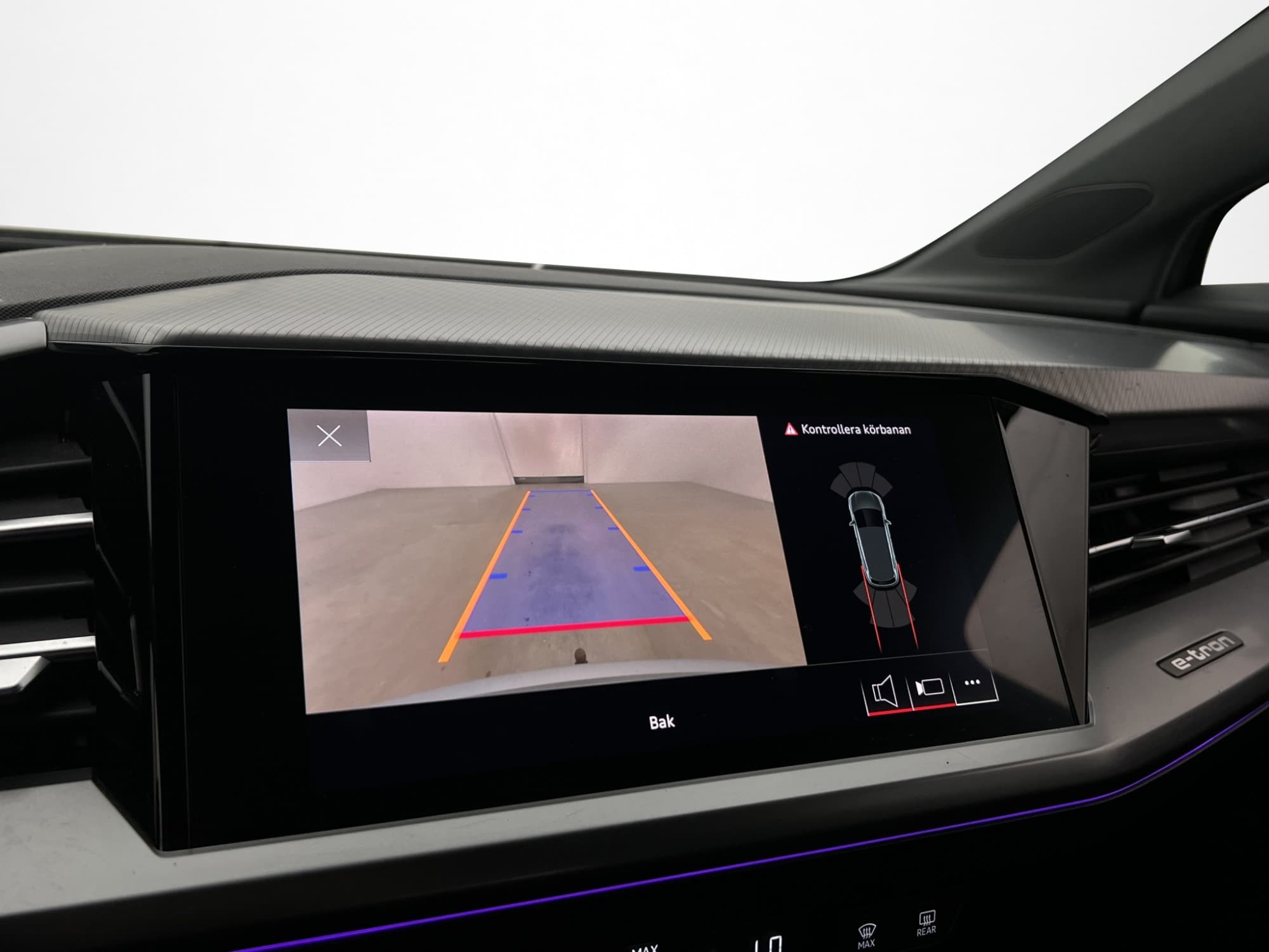 Audi Q4 40 e-tron Sport Edition Drag Cockpit Kamera MOMS