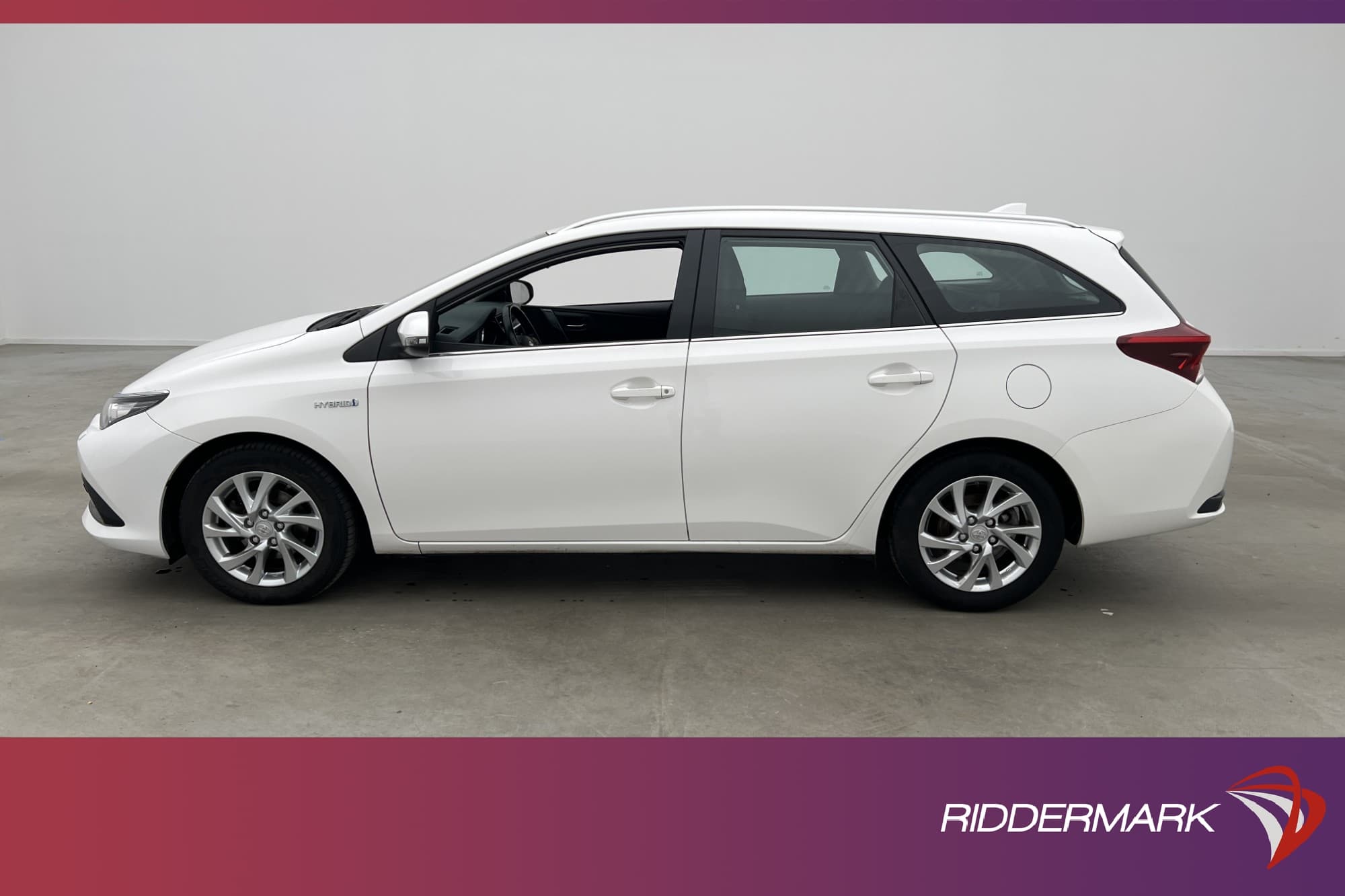 Toyota Auris Touring Sports Hybrid 136bhk