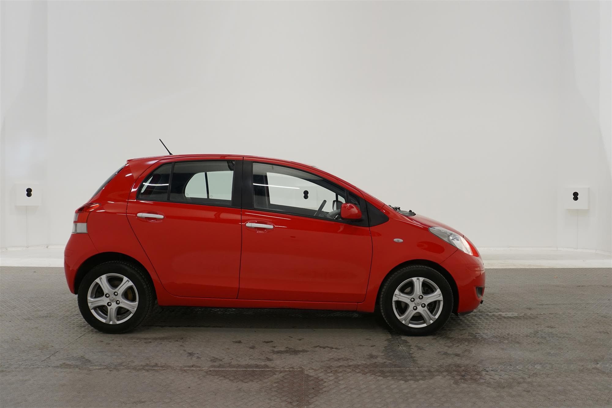 Toyota Yaris 1.33 Dual VVT-i 99hk 1 Brukare Välservad Nybes