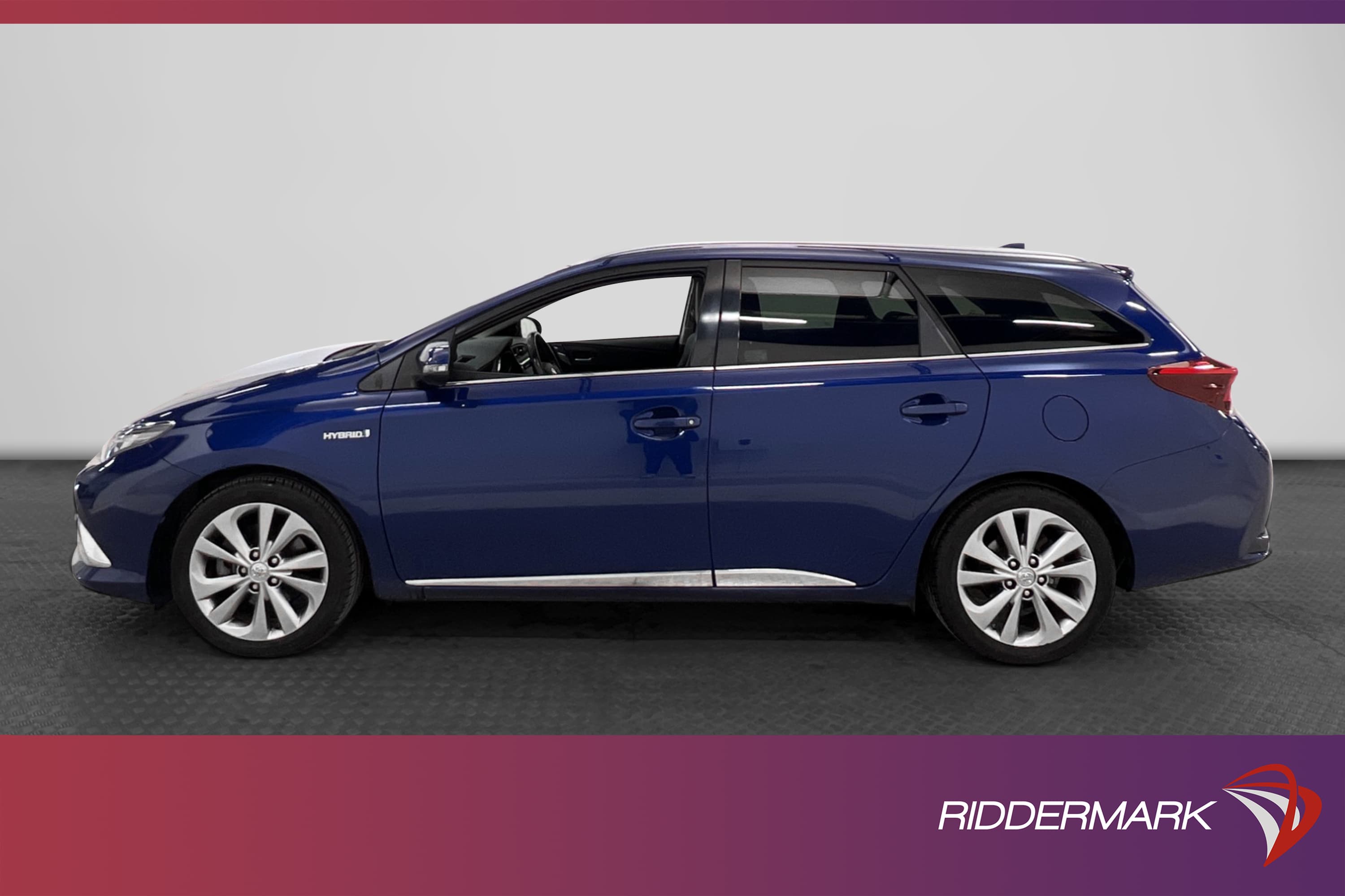 Toyota Auris TS Hybrid e-CVT 136hk