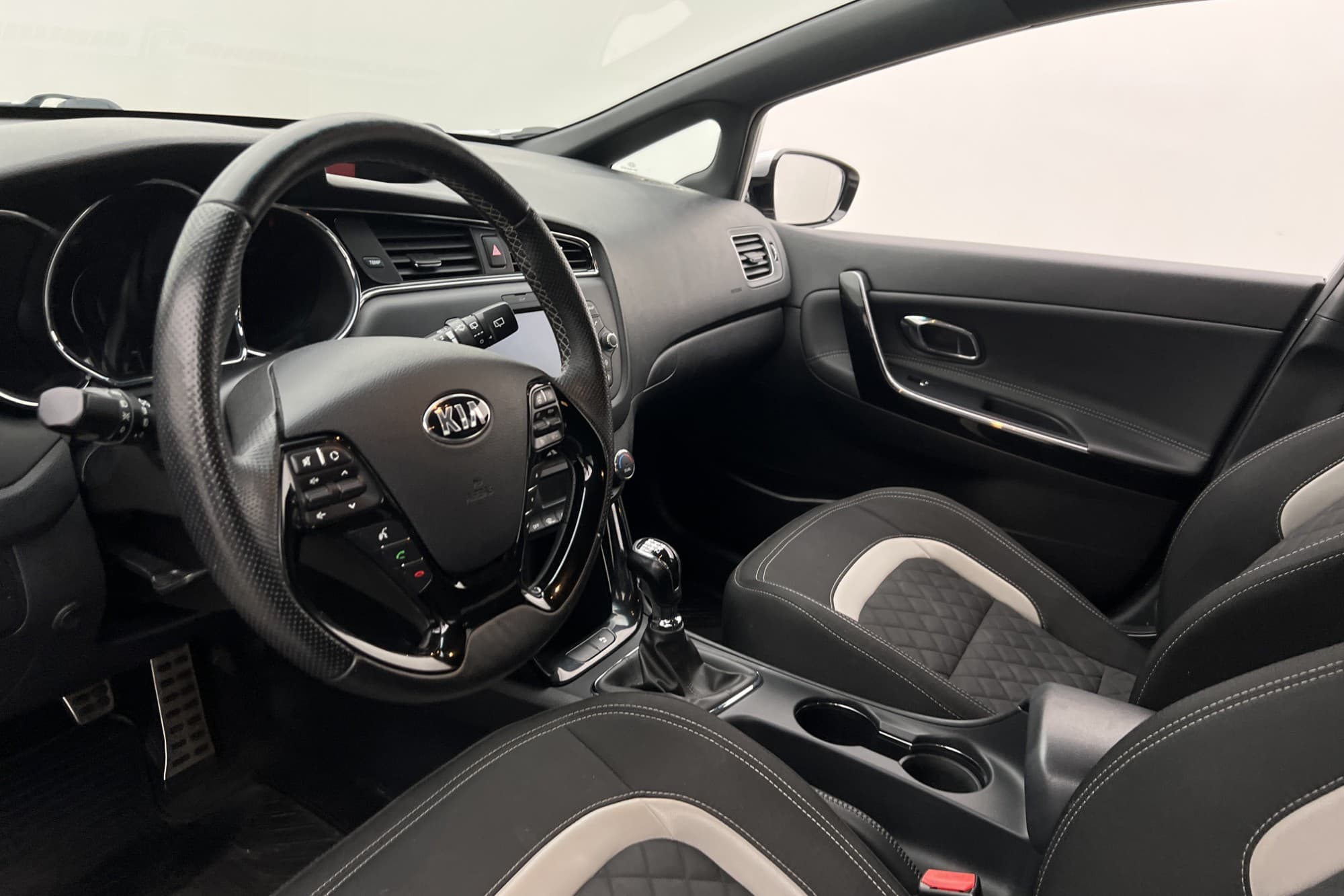 Kia Ceed SW 1.6 GDI 135hk GT-Line Navi P-Sensorer Drag