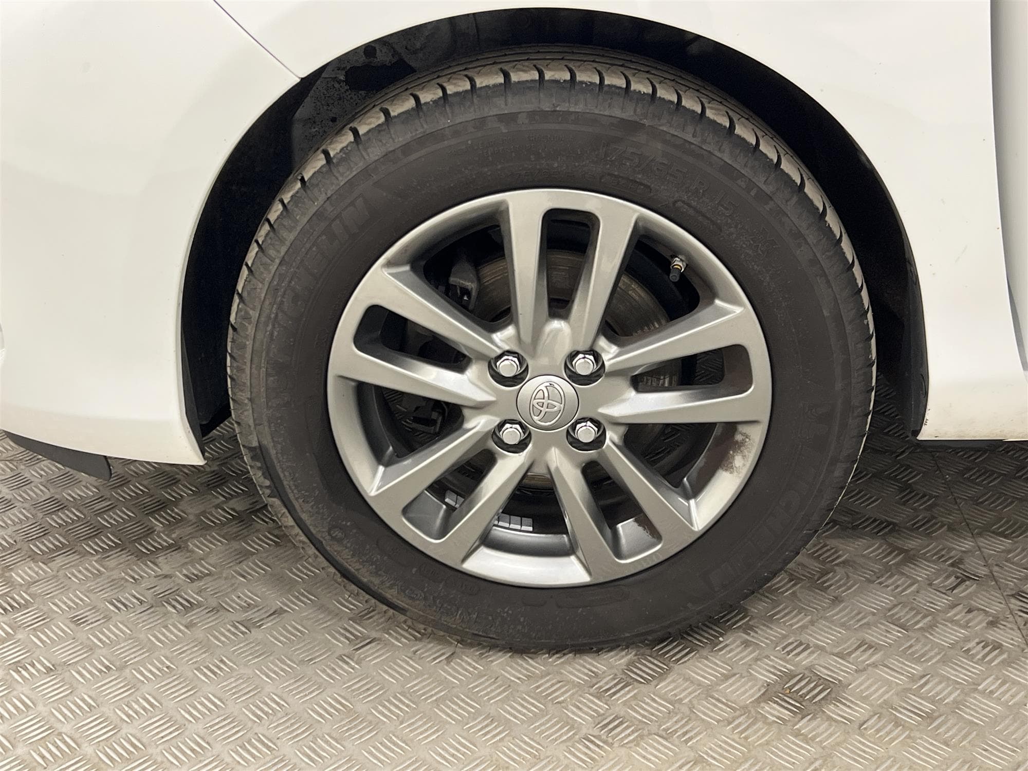 Toyota Yaris  1.33 Dual VVT-i 99hk 2 Brukare B-Kam Låg Skatt