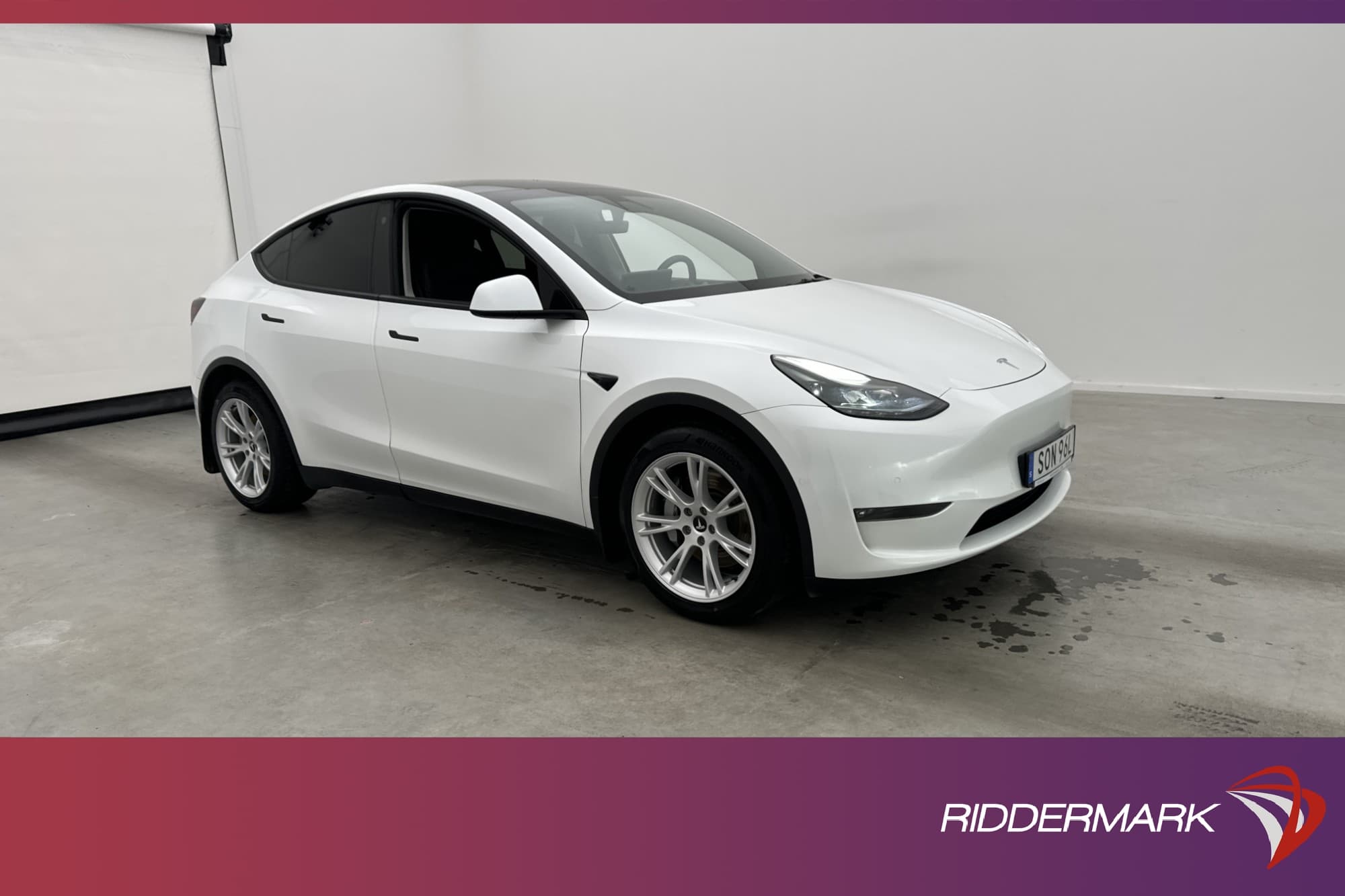 Tesla Model Y Long Range AWD Dragkrok Svensksåld AP MOMS