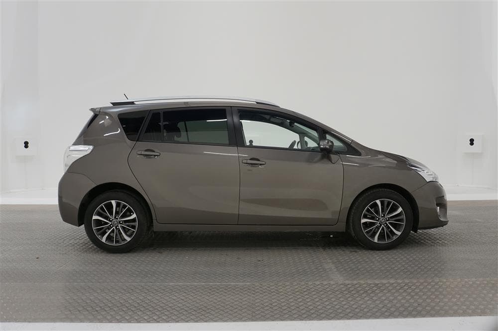 Toyota Verso VVT-i 1.8 147hk 7 Sits B-Kam Navi L-Assist 