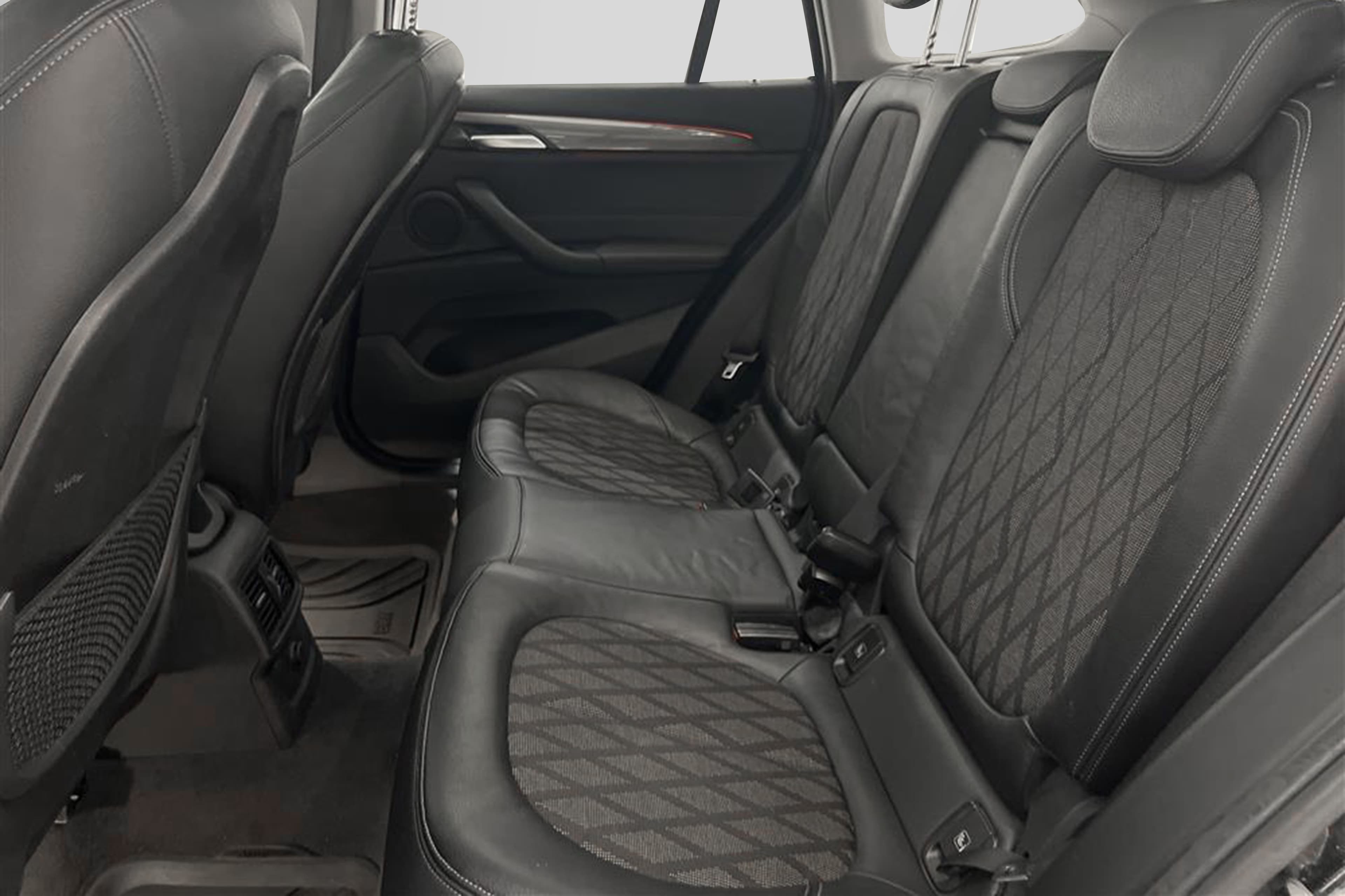 BMW X1 xDrive20d 190hk X-Line Värmare Panorama Keylessinteriör
