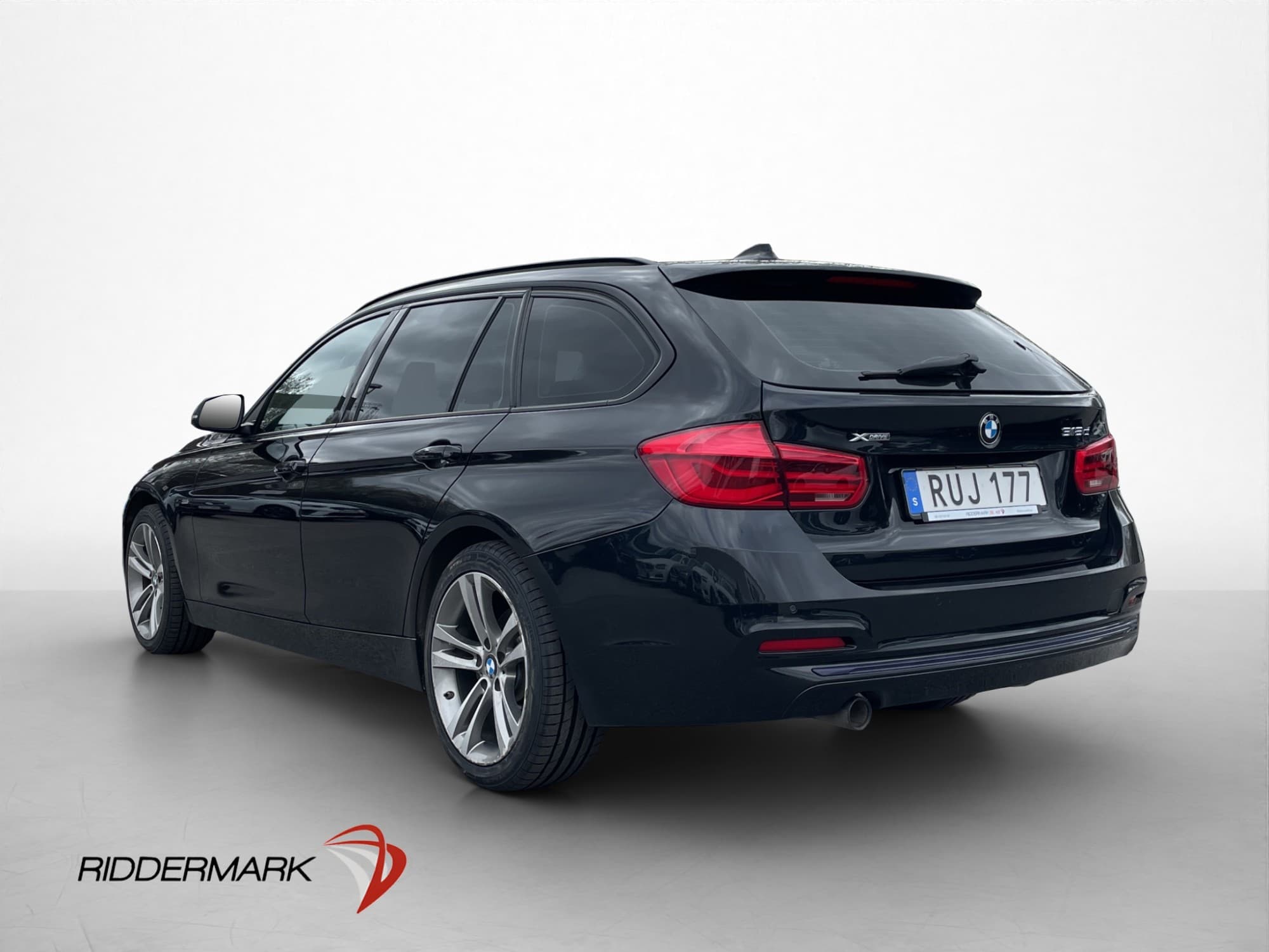 BMW 318 d xDrive Sport line Dragkrok Navi Rattvärme HiFi