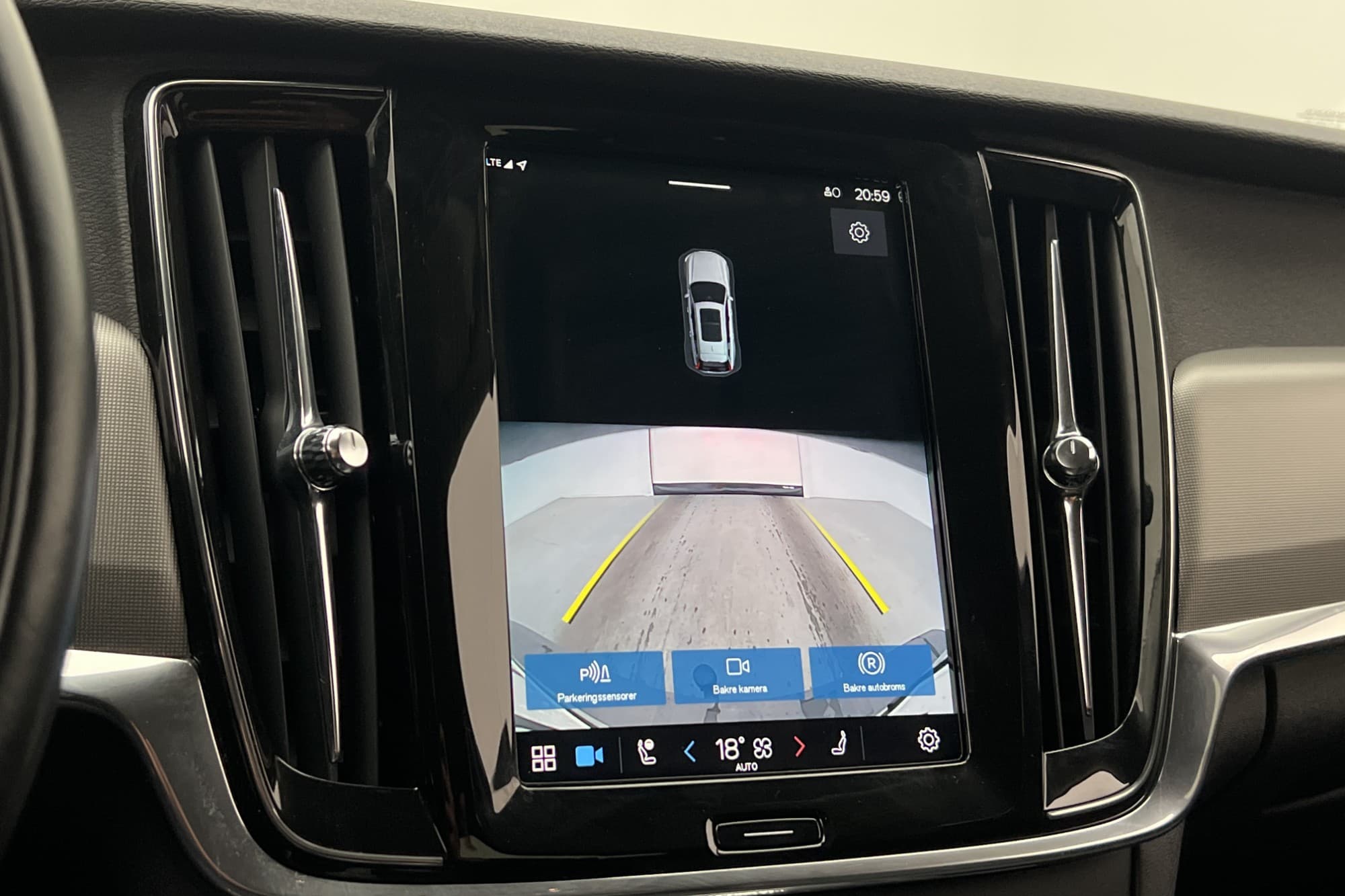 Volvo V90 Cross Country B4 AWD Momentum Värmare Drag kamera