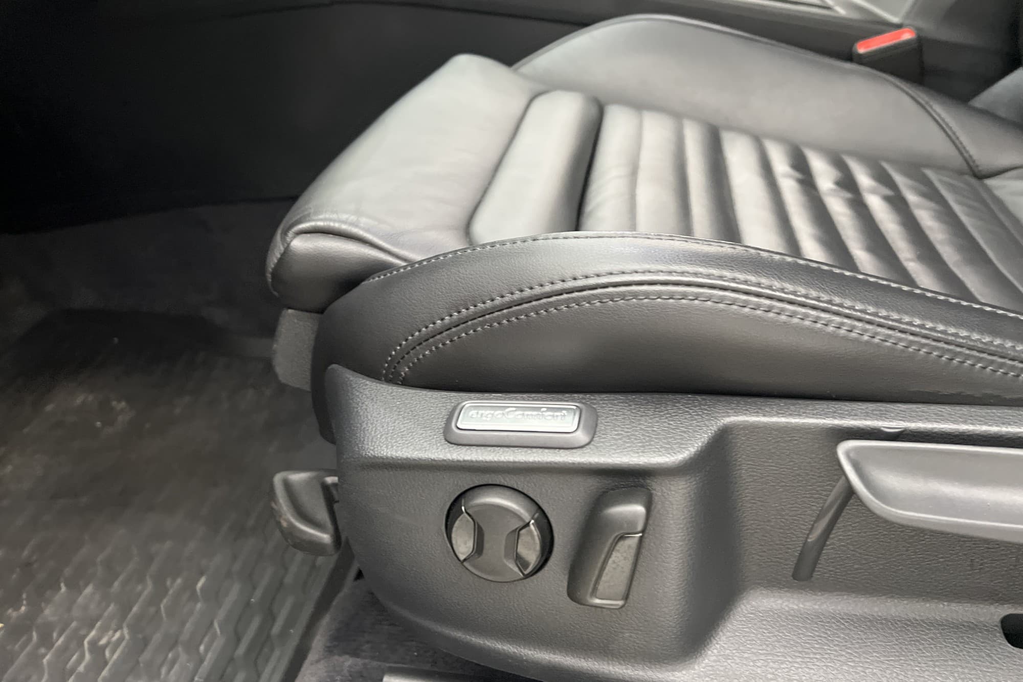 Volkswagen Passat 4M 190hk R-Line Cockpit D-Värm Kamera Drag