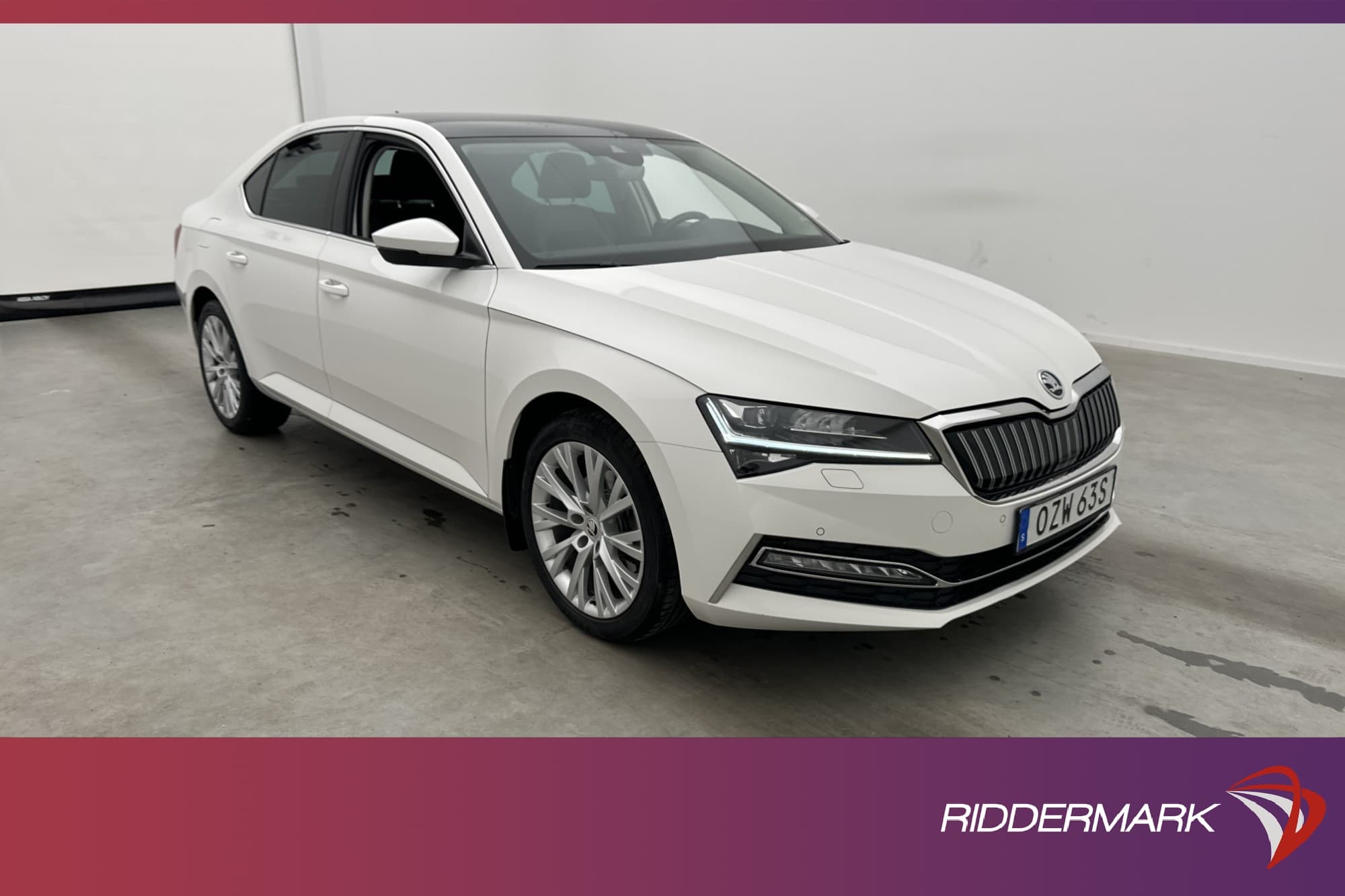 Skoda Superb iV Plug-In Business Cockpit Värmare Navi Drag