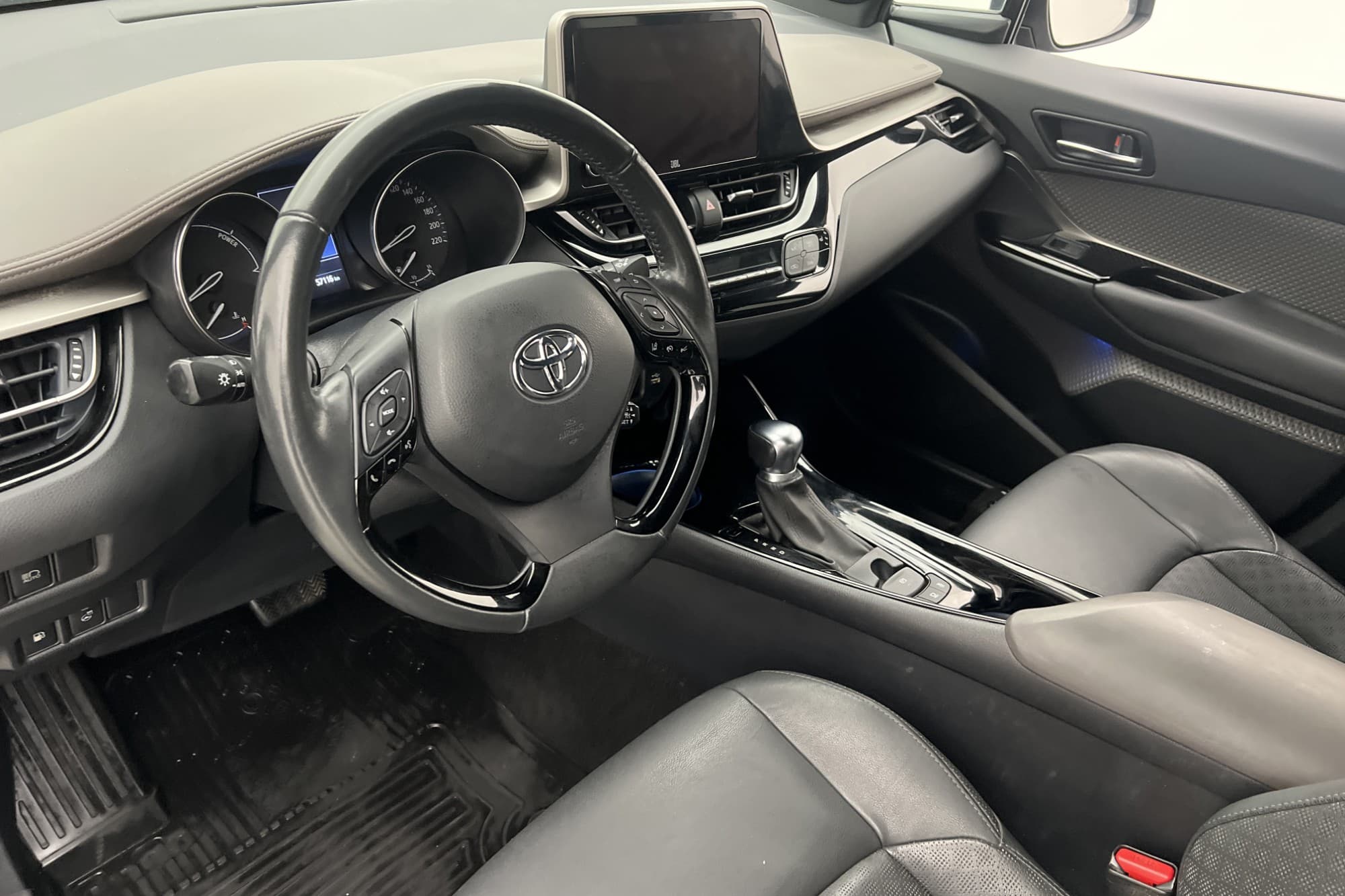 Toyota C-HR Hybrid 122hk Executive JBL Kamera Navi Skinn