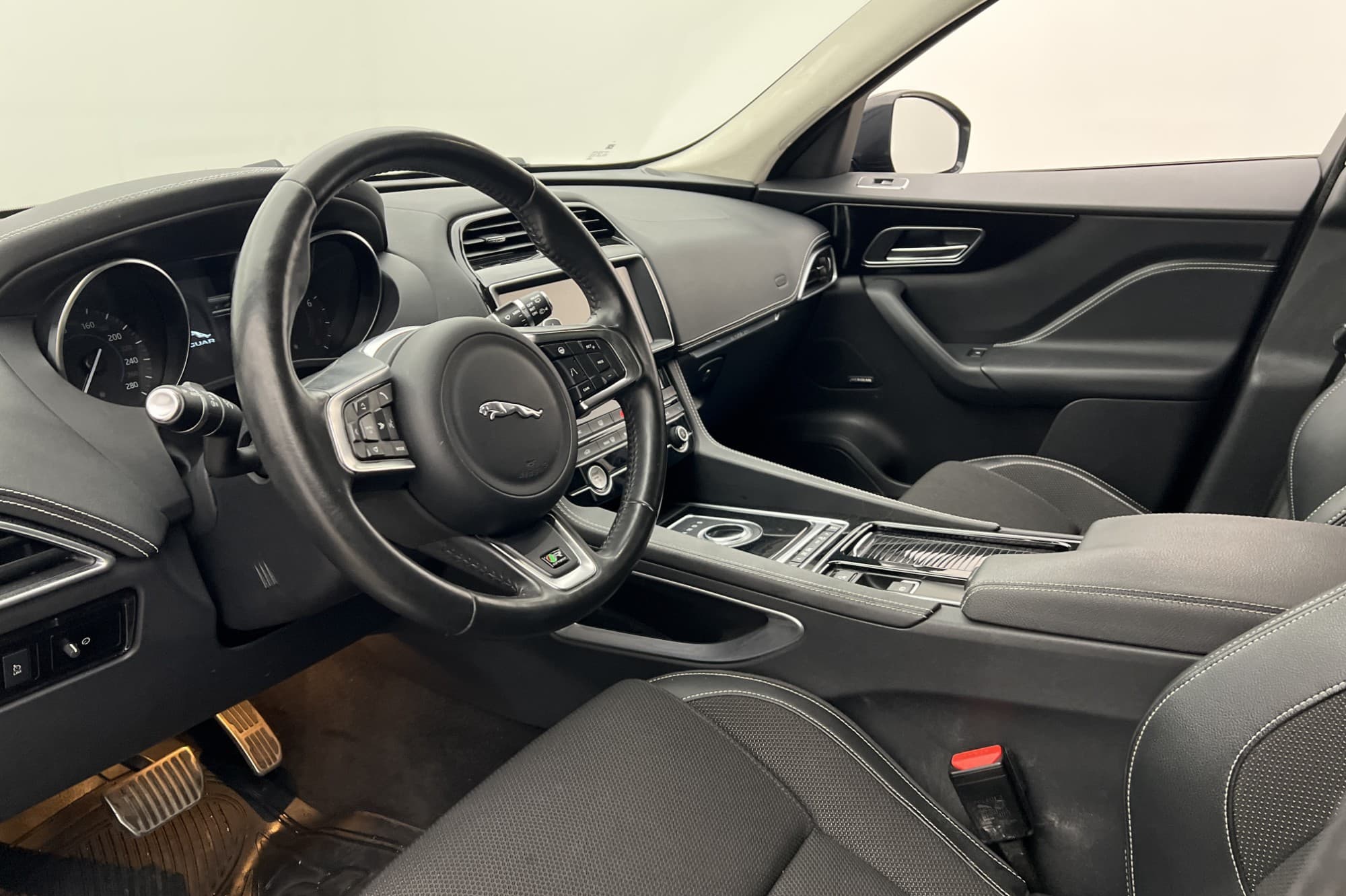 Jaguar F-Pace 25t AWD 250hk R-Sport Meridian Navi Drag