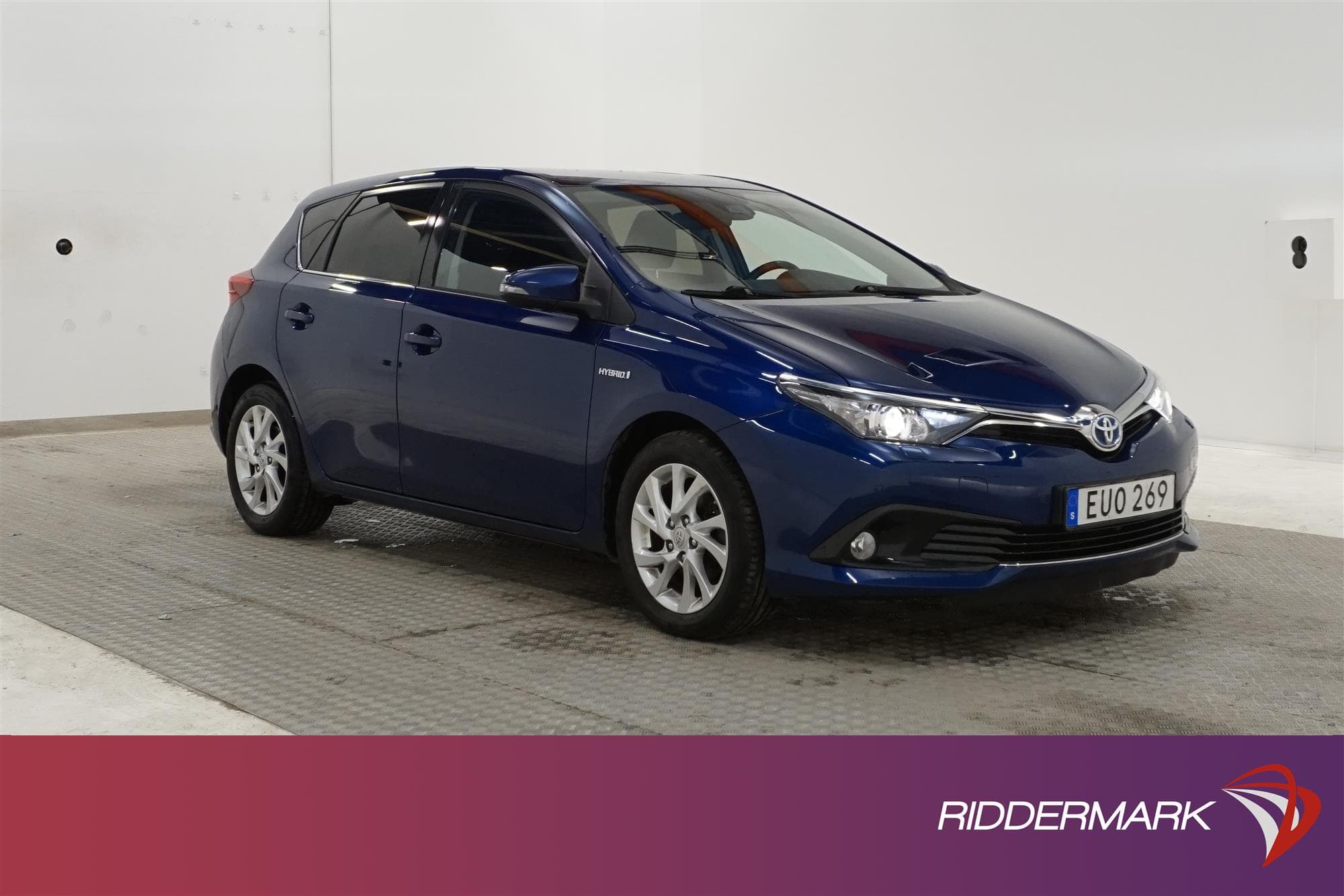 Toyota Auris Hybrid e-CVT 136hk