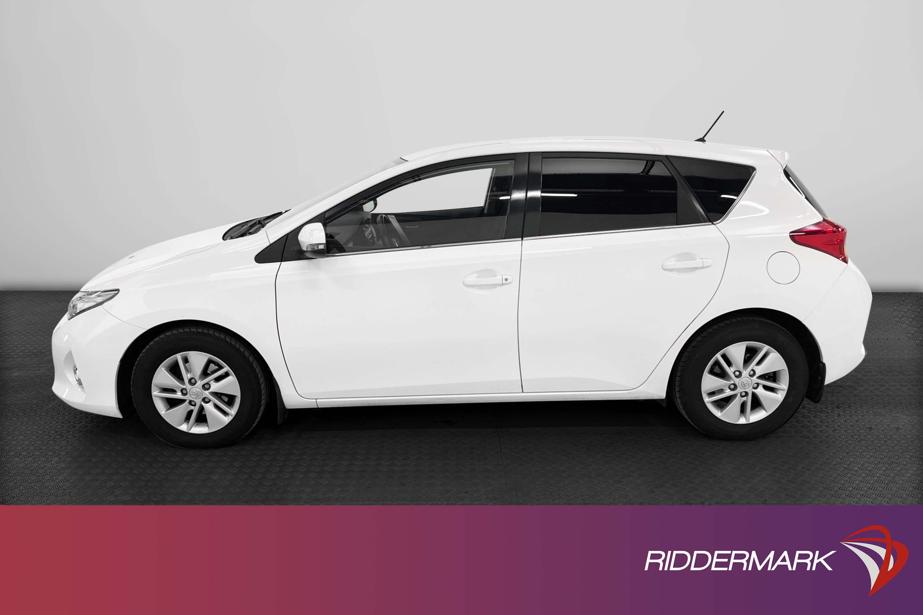 Toyota Auris Hybrid e-CVT 136hk