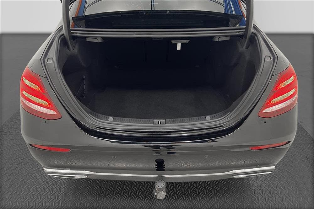 Mercedes-Benz E 220 d 4M 194hk D-värme Burmester 360° Draginteriör