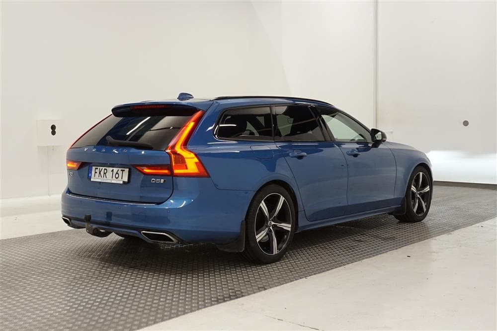 Volvo V90 D5 AWD 235hk R-Design B&W GPS HUD 360° Värmare 