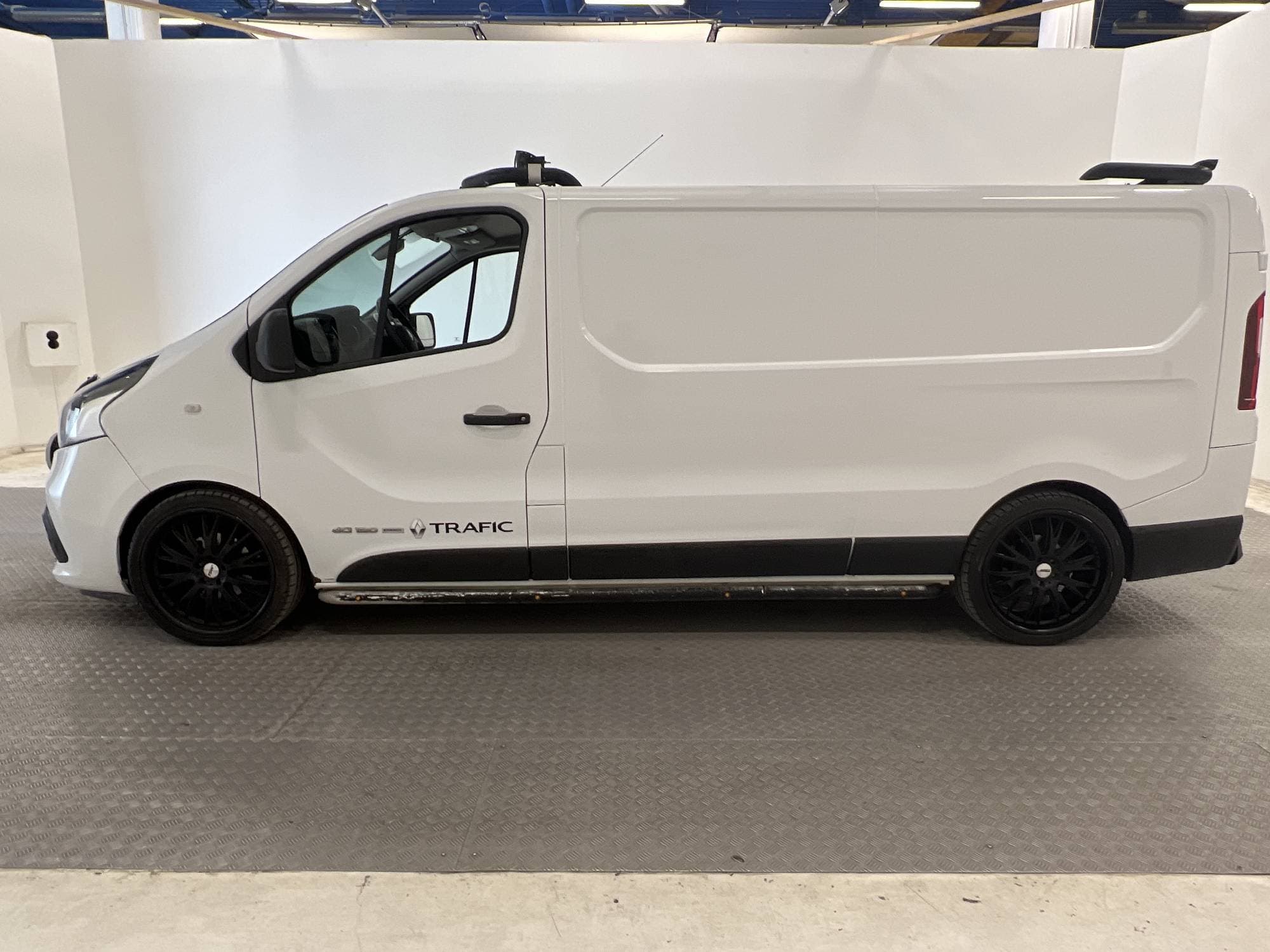 Renault Trafic 1.6dCi L2 Värmare Navi Drag Kamera Nyservad