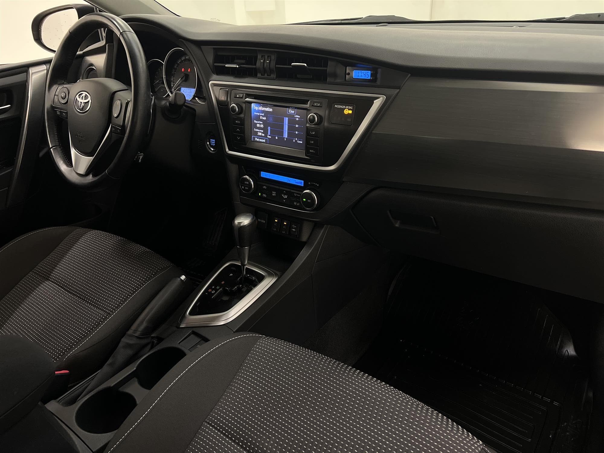 Toyota Auris 1.6 132hk  2 Brukare Backkamera 0,48L/mil