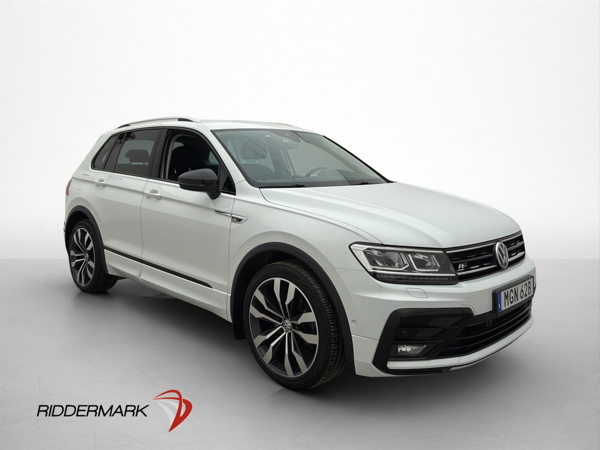 Volkswagen Tiguan 2.0 TSI 190hk 4M R-Line Cockpit Värm Drag