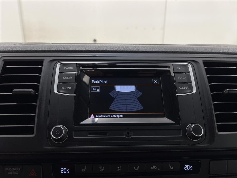 Volkswagen Transporter 2.0 TDI 150hk 9-sits Lång PDC interiör